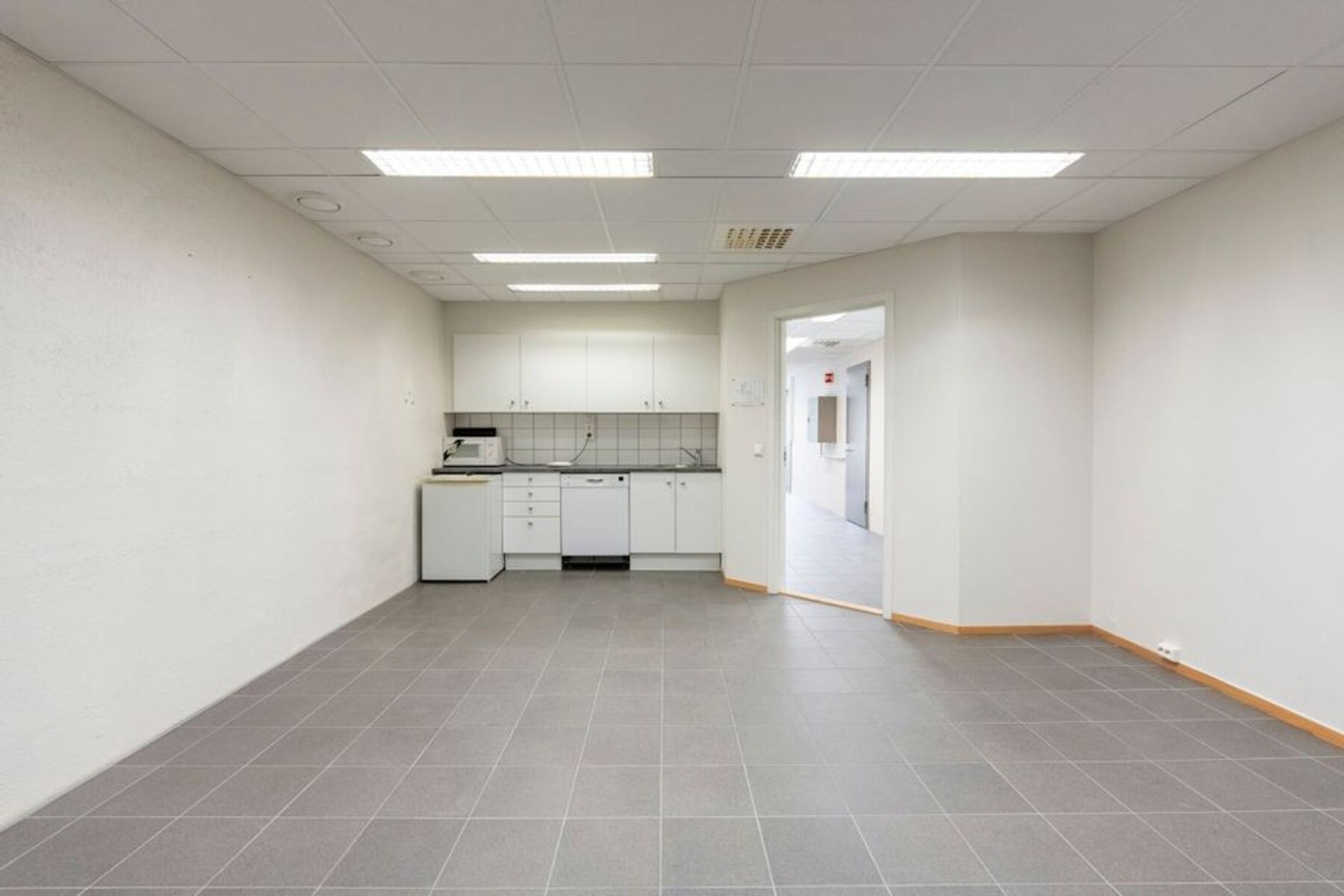 Spiserom / kjøkken tilknyttet kontorareal i 2. etasje. Galleribilde