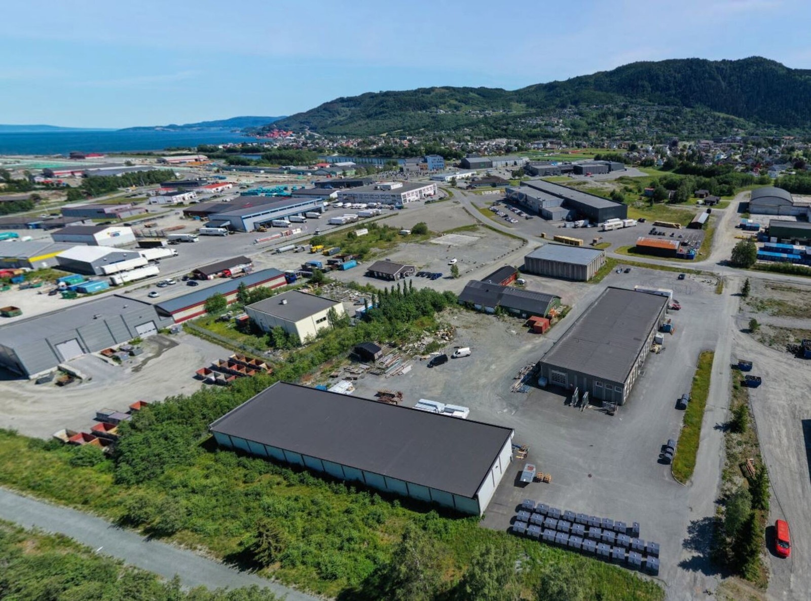 Eiendommen kan potensielt utvikles med nybygg for industri/ produksjon, lagring eller logistikk. Galleribilde