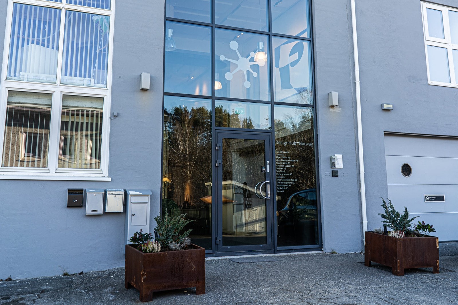 Hovedinngang til næringsdel i 1. og 2. etg Galleribilde