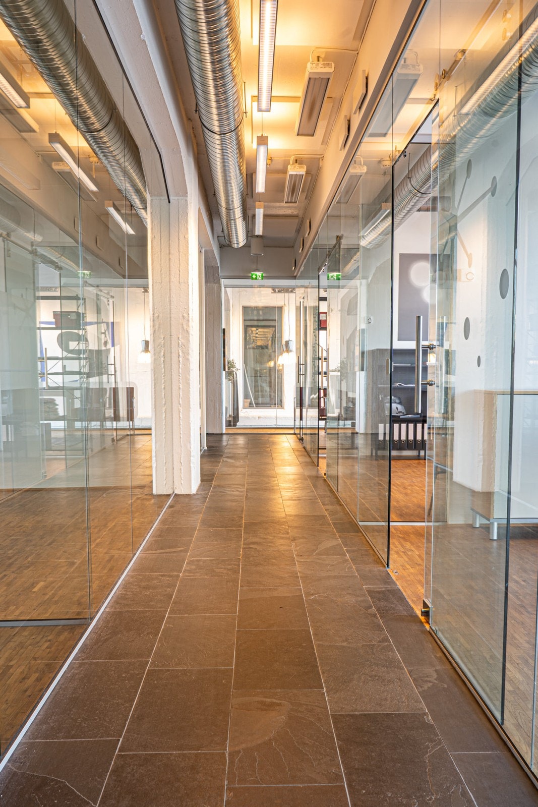 Innemiljø - kontor korridor Galleribilde