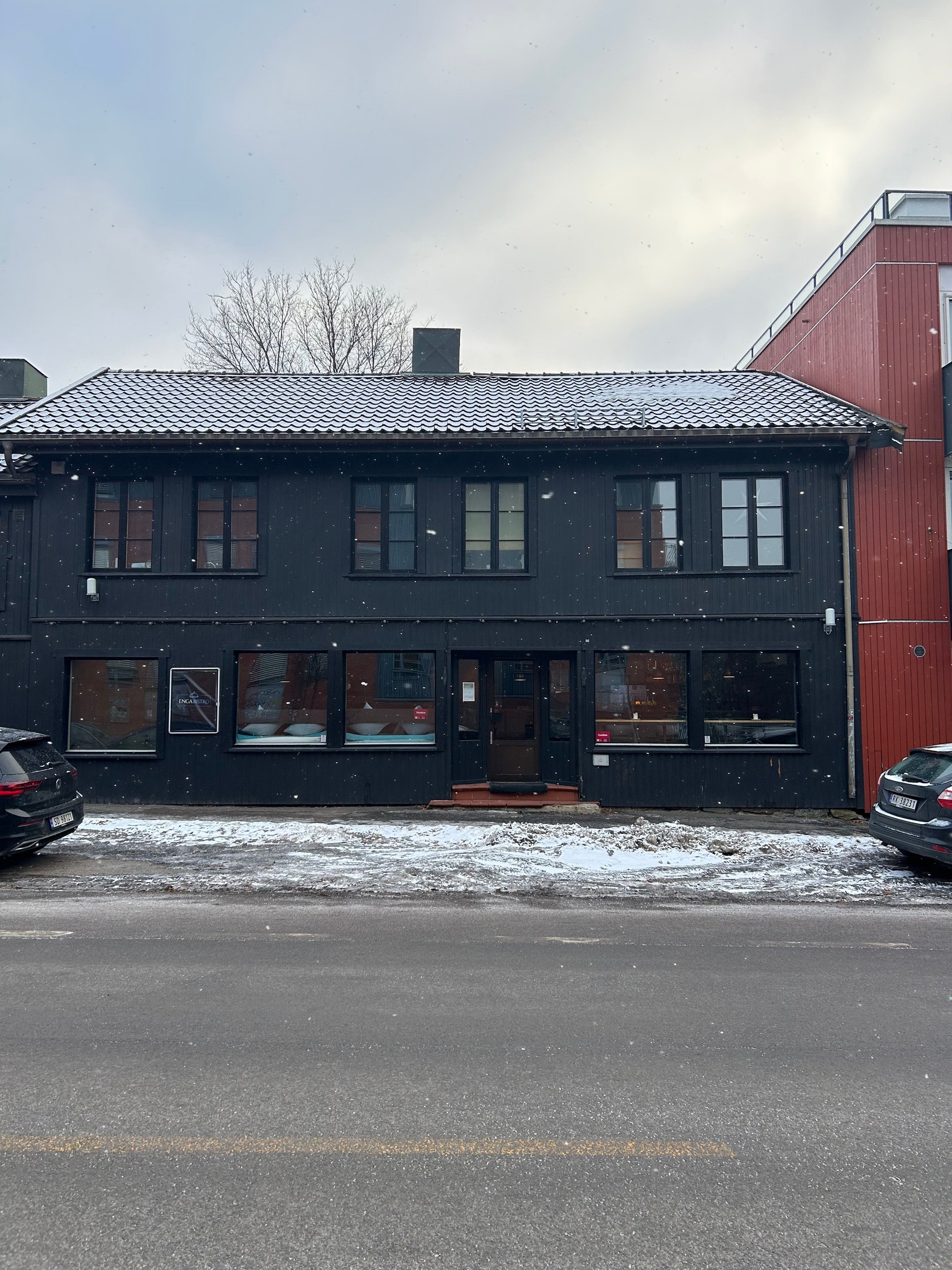 Bygningen er fra 1864 og et av de første husene som ble bygget på Galgeberg. Galleribilde