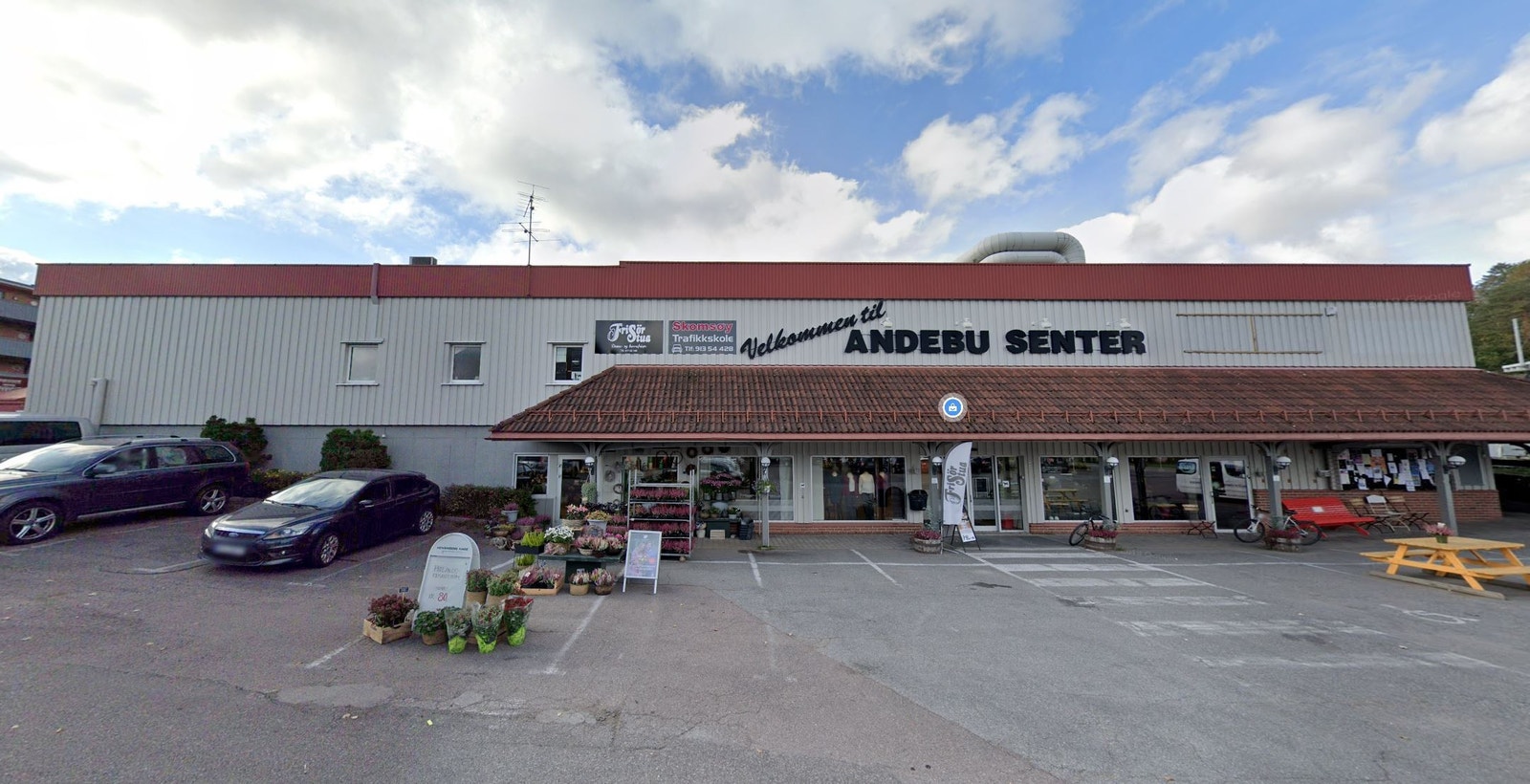 Inngang Andebu Nærsenter Galleribilde