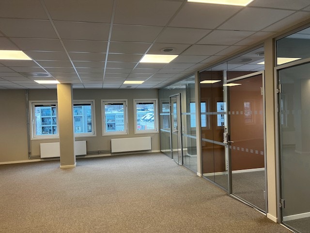 Bilde er fra etasjen under og viser et eks på hvordan lokalet kan bli etter tilpasning. Galleribilde