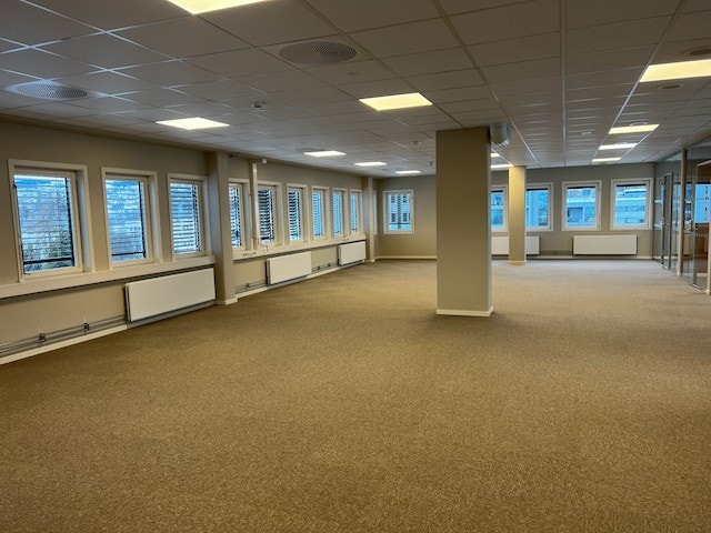 Bilde er fra etasjen under og viser et eks på hvordan lokalet kan bli etter tilpasning. Galleribilde