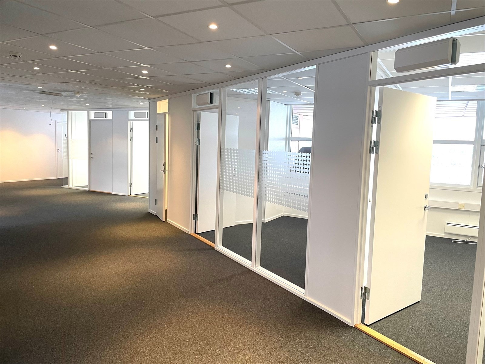 1. etasje Totalt 12 cellekontor hvor 4 kan deles av Galleribilde