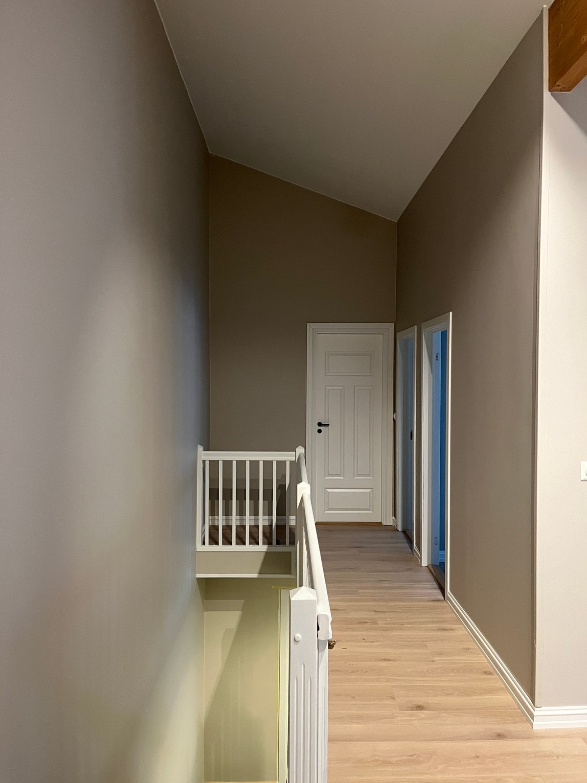 mesasin med inngang soverom og bod Galleribilde