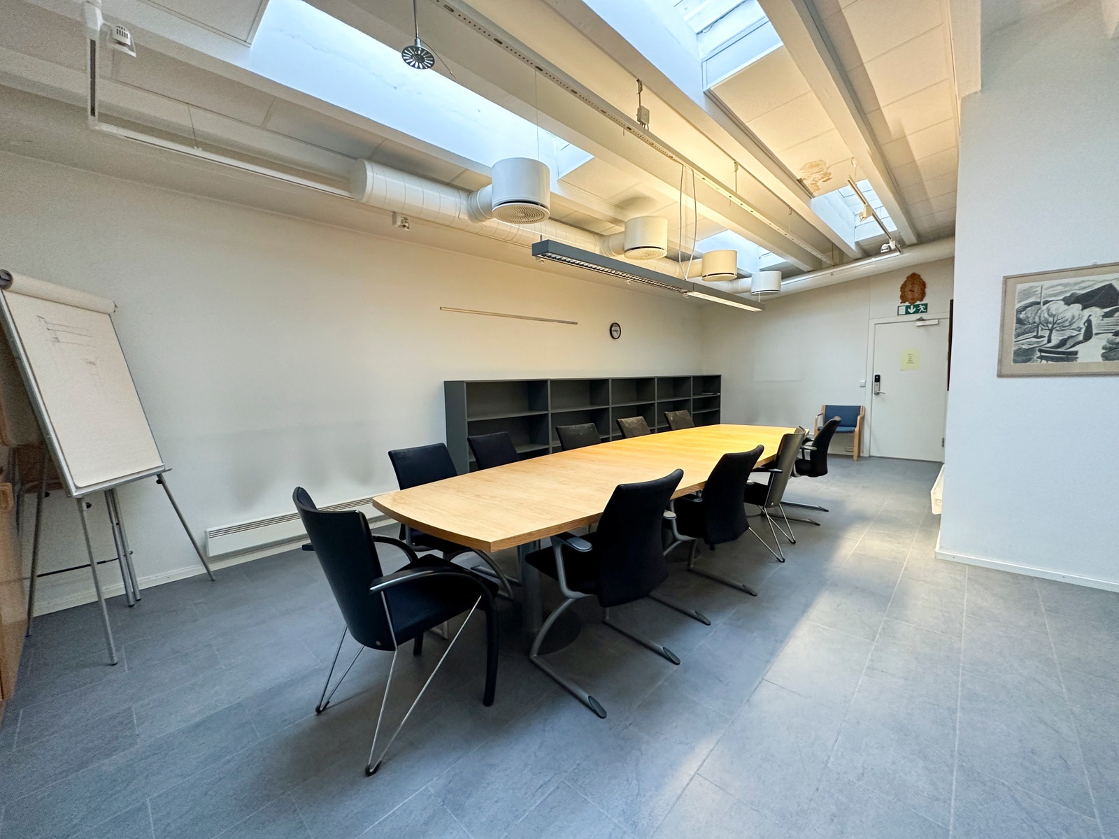 Spiserom/møterom, møblert Galleribilde