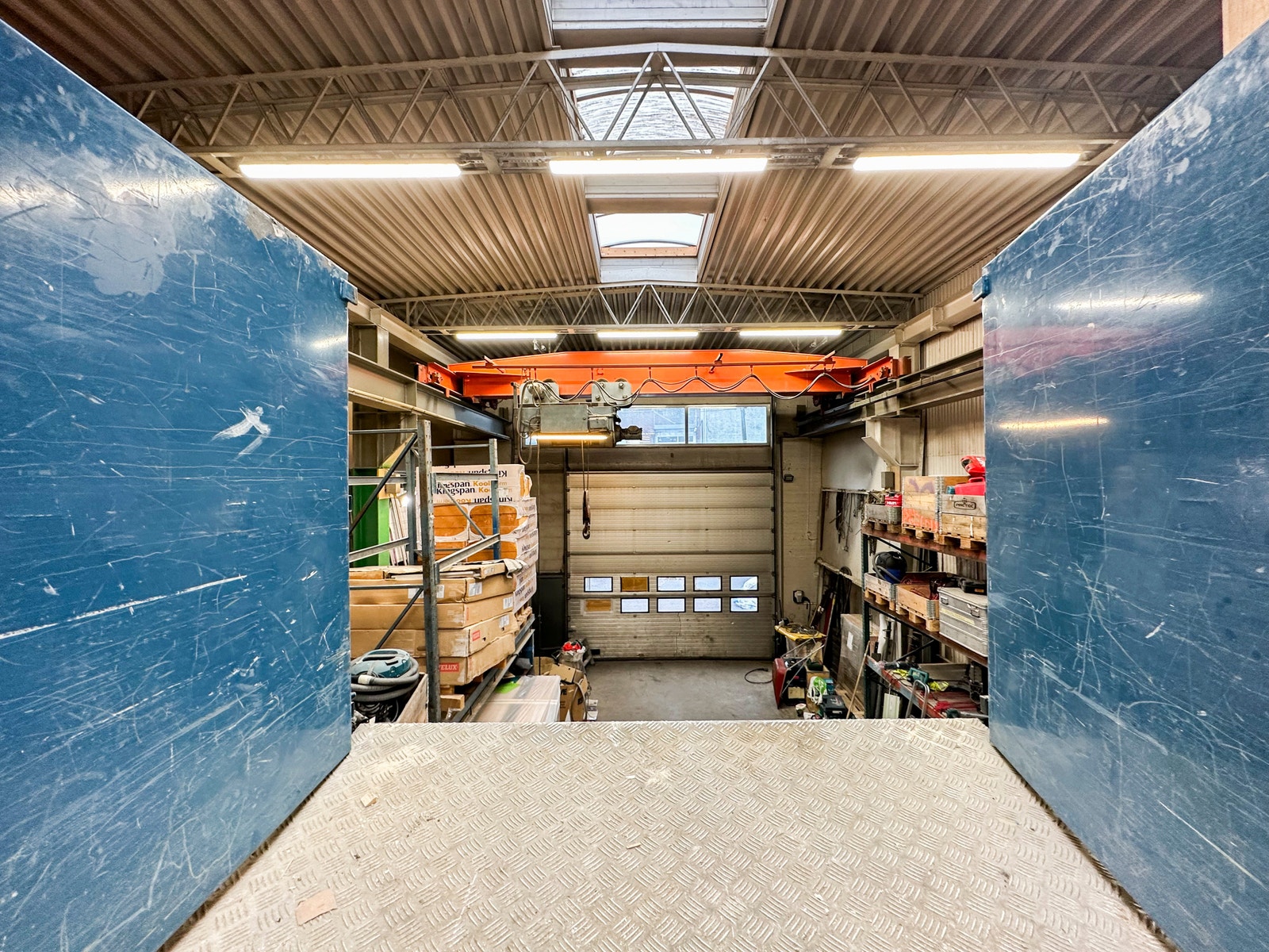 Messanin med port til truck Galleribilde