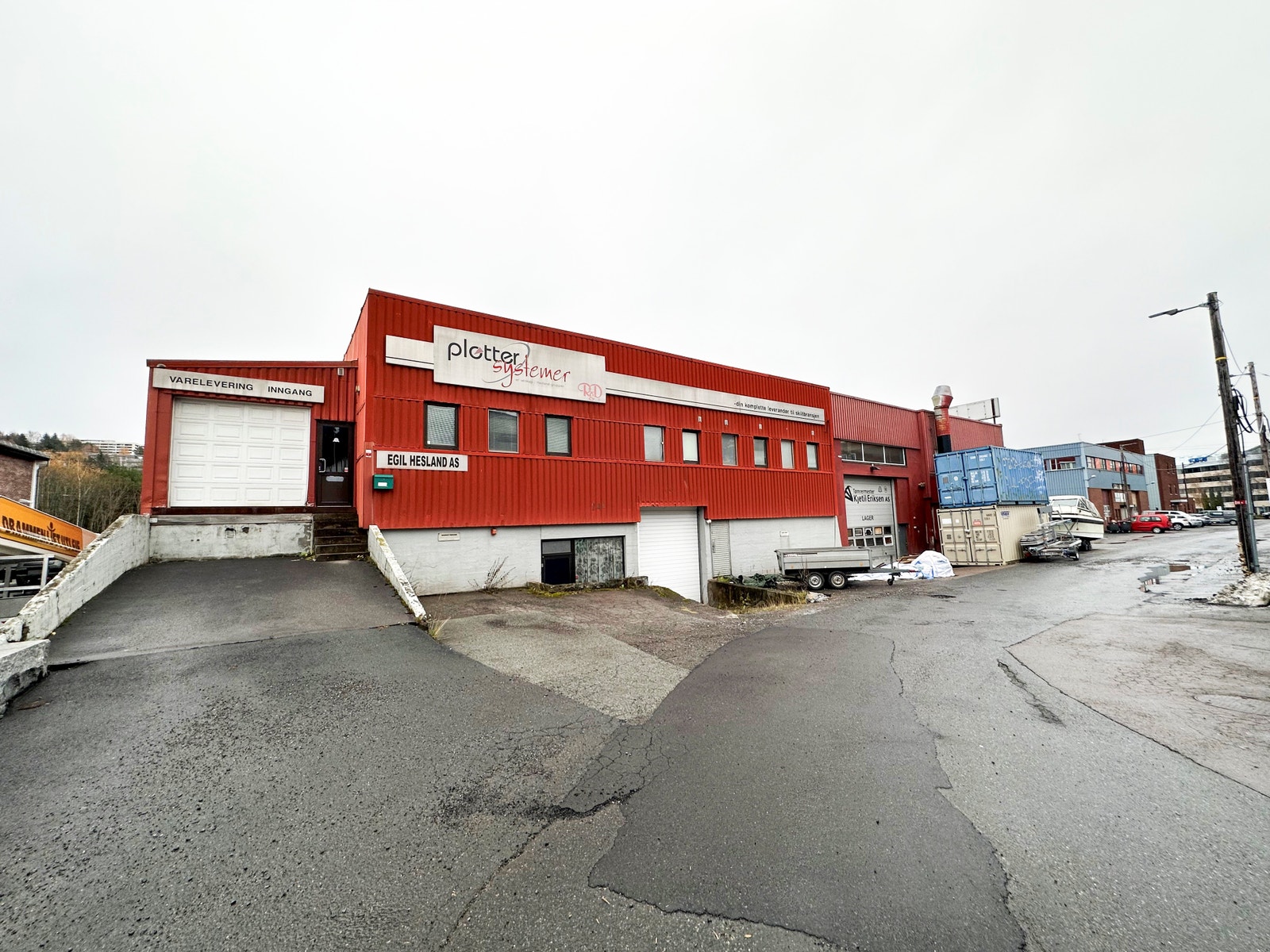 Bygget fra utsiden, verksted/lager Galleribilde