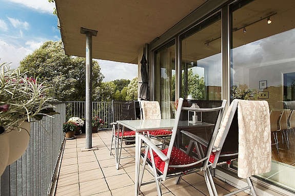 Stor solrik balkong Galleribilde