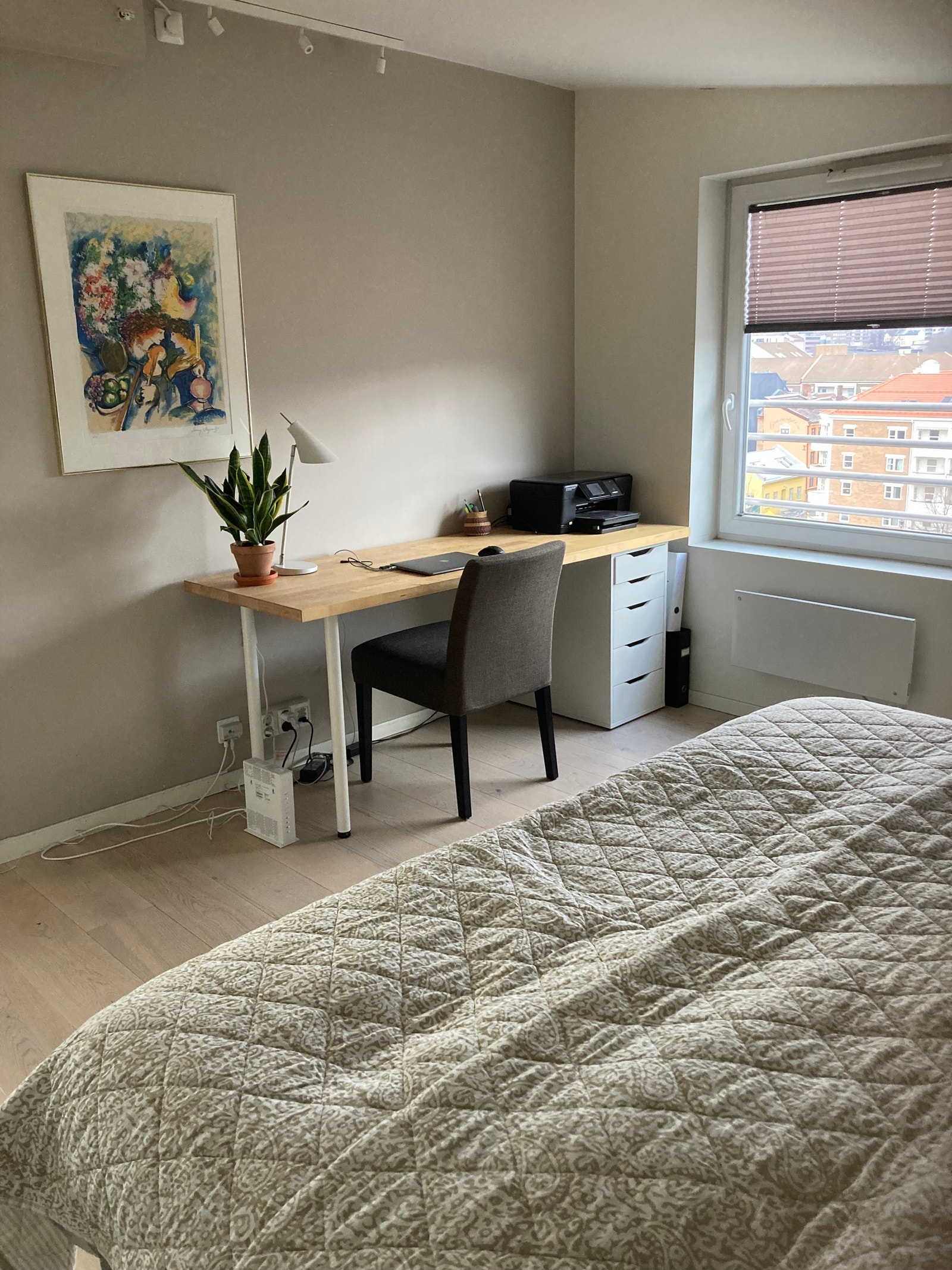 Soverom m/arbeidsplass - 2.etasje Galleribilde