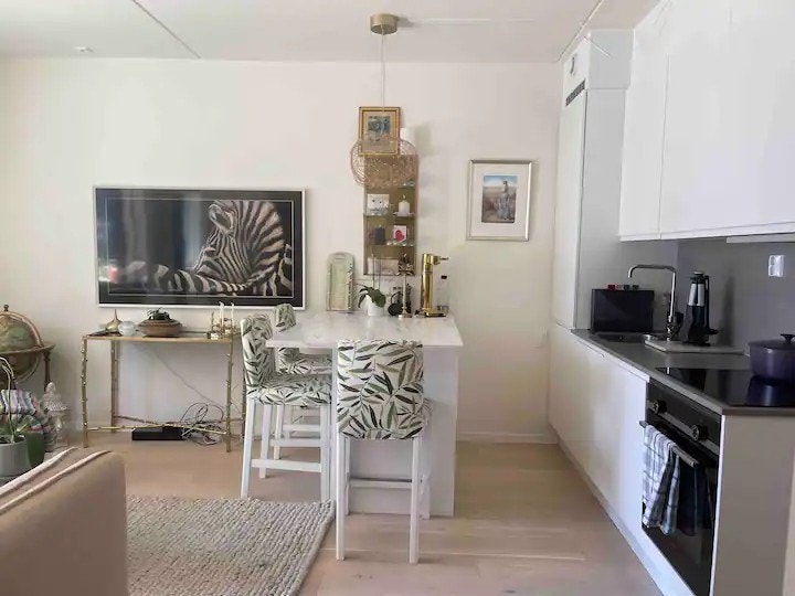 Kjøkkenet sett fra Walk-In closet Galleribilde