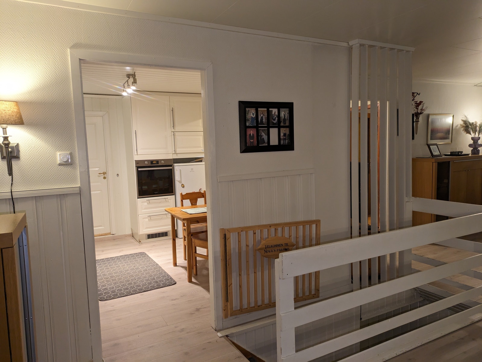 nedgang til kjeller ( i stue) Galleribilde