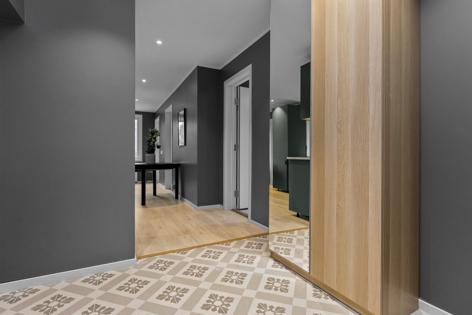 Garderobe/Entre Galleribilde