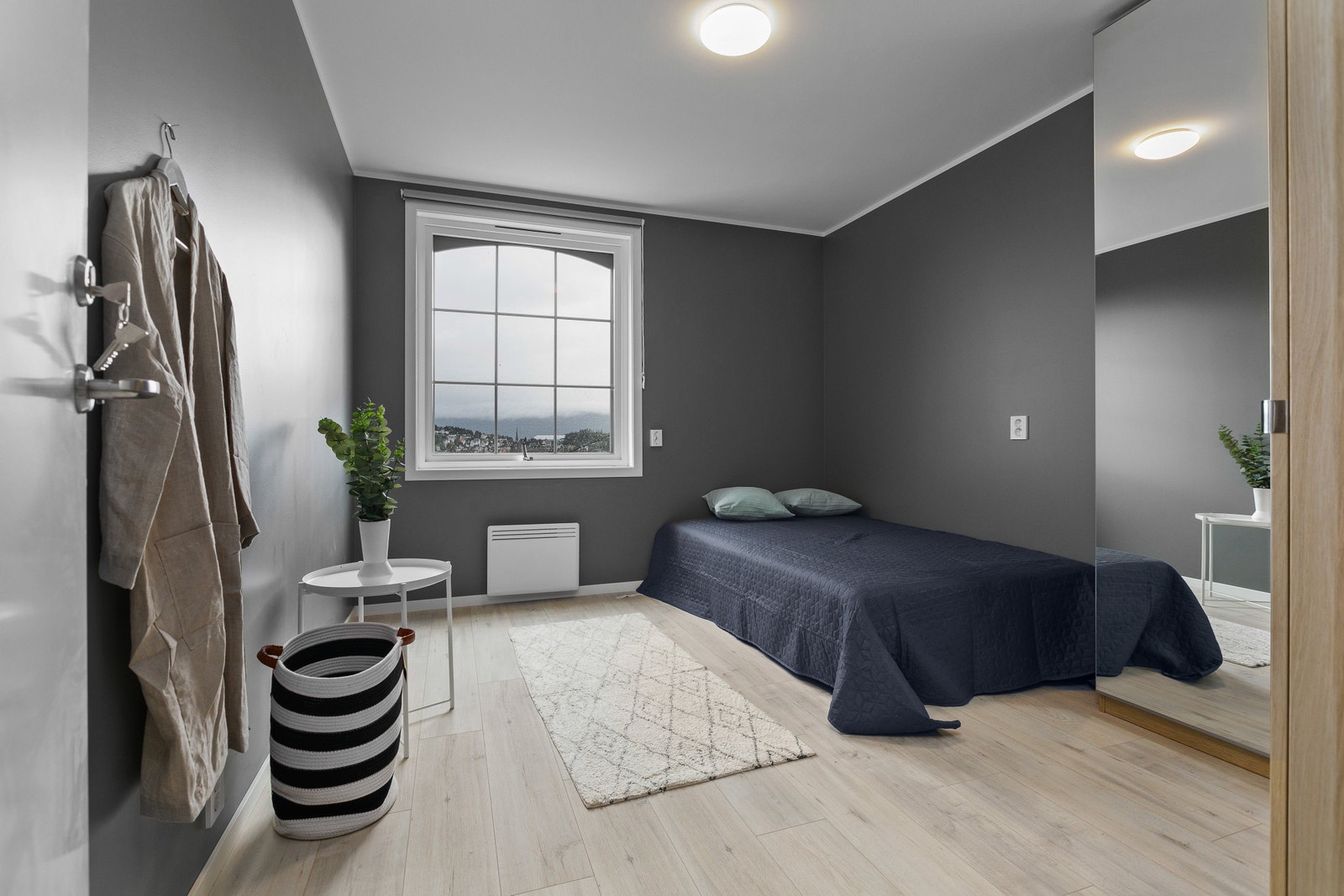 Rom 2. 6900,- Galleribilde