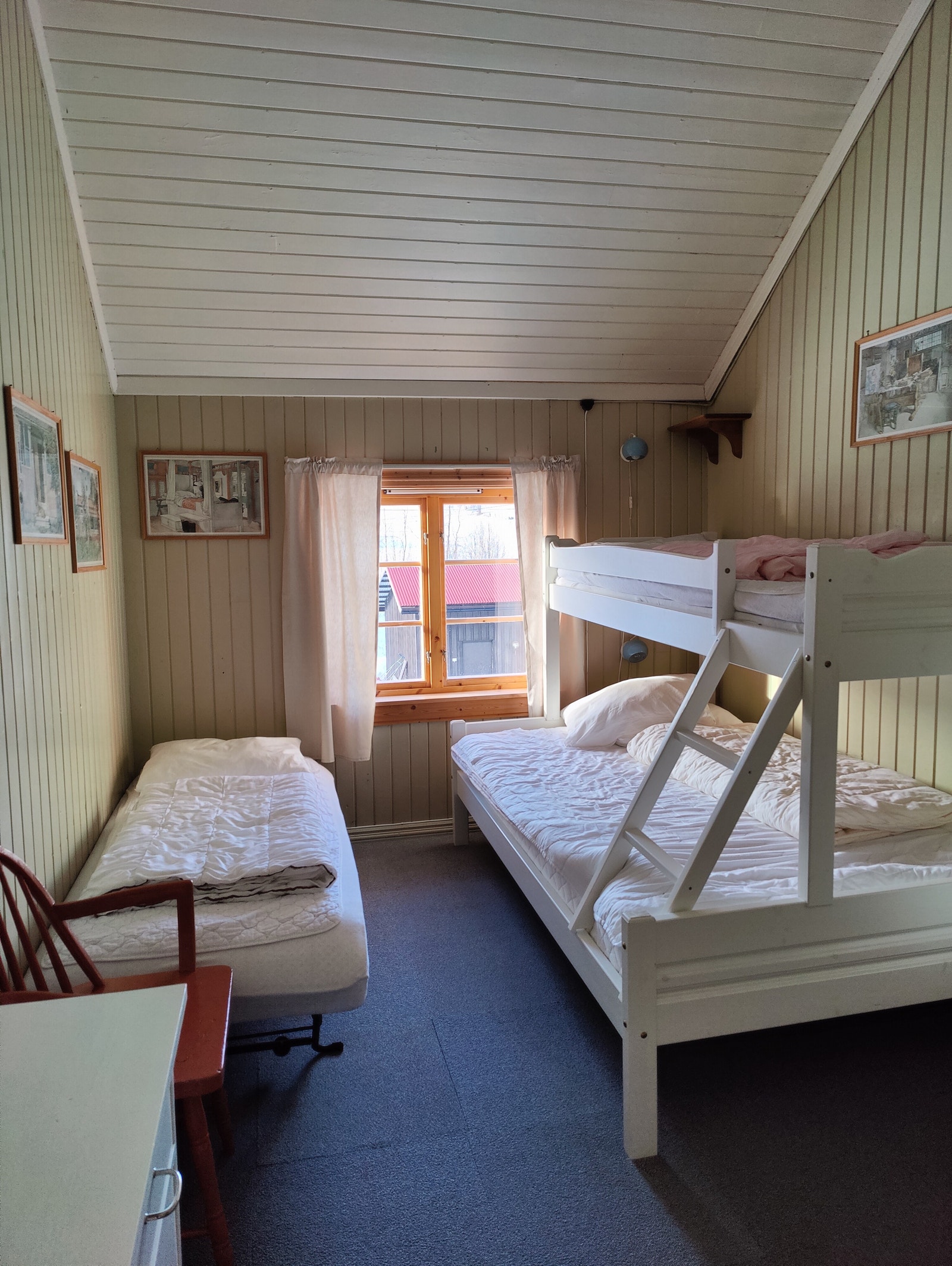 Soverom som leies ut om sommeren Galleribilde