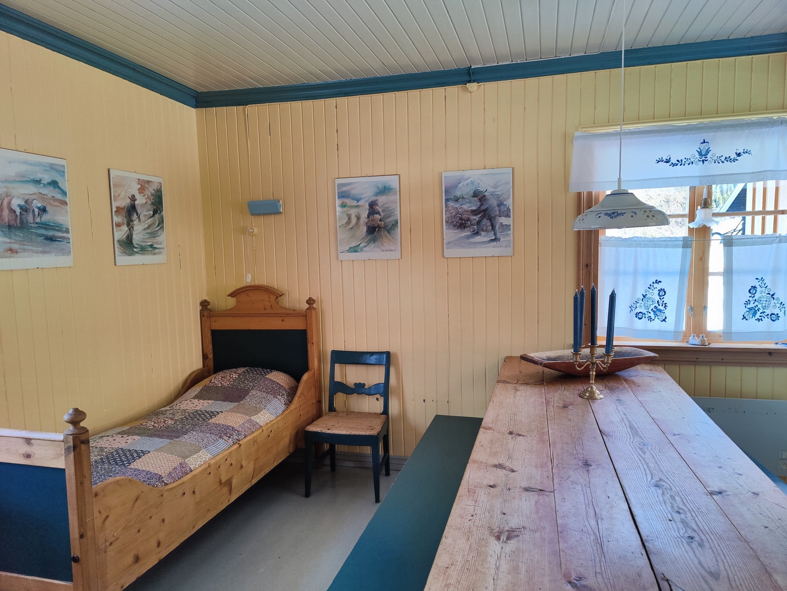 Koselig ekstraseng på kjøkkenet Galleribilde