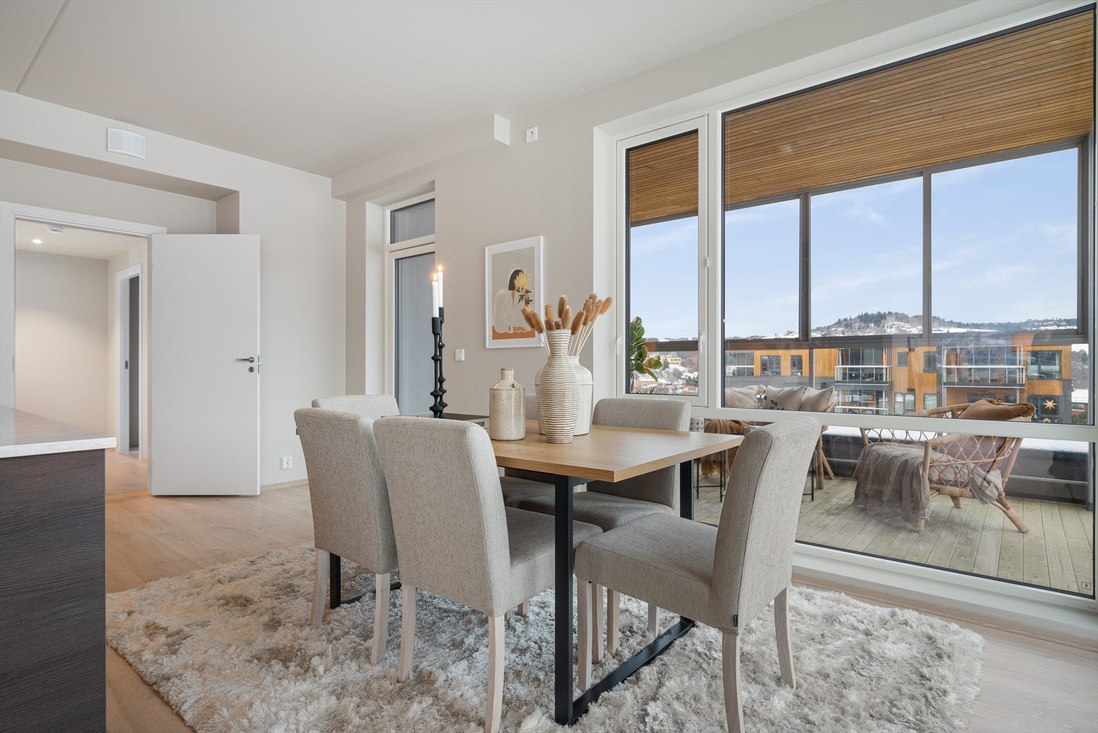 Det er inngang fra to sider av balkongen. Galleribilde