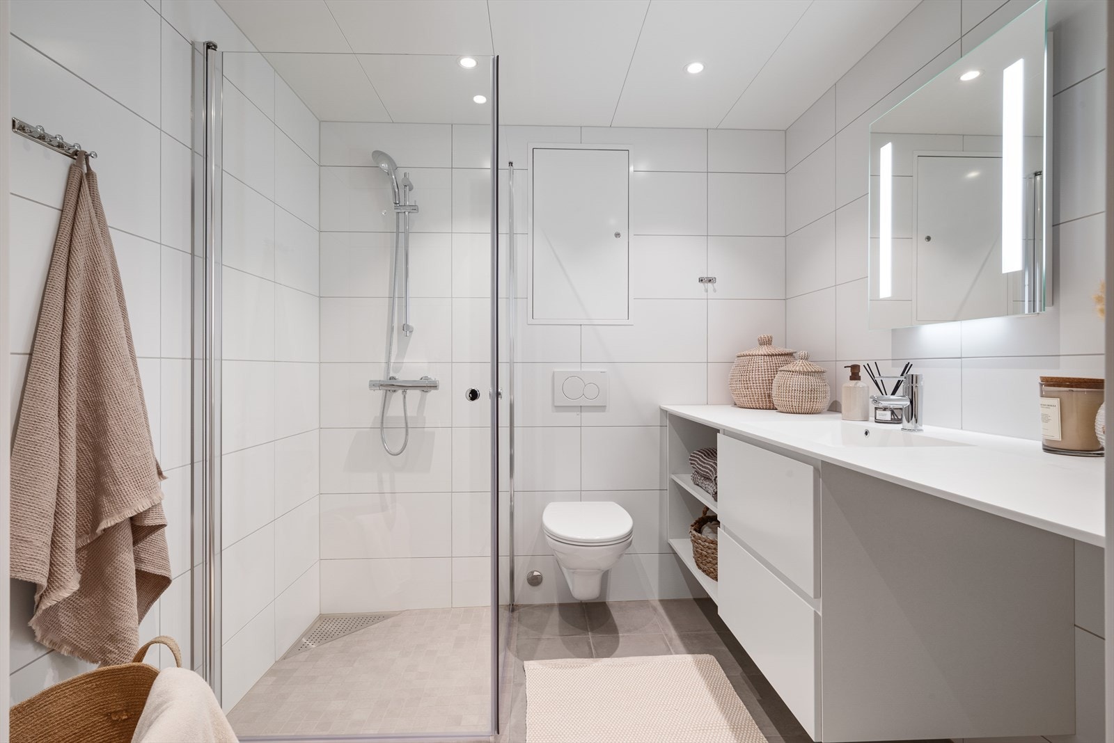 Det er elektriske varmekabler i gulv Galleribilde