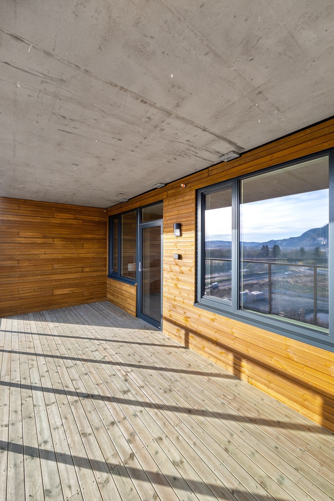 Fra området er det kun få minutters gange til fleste servicefunksjoner og kun 15 min med bil til Trondheim Galleribilde