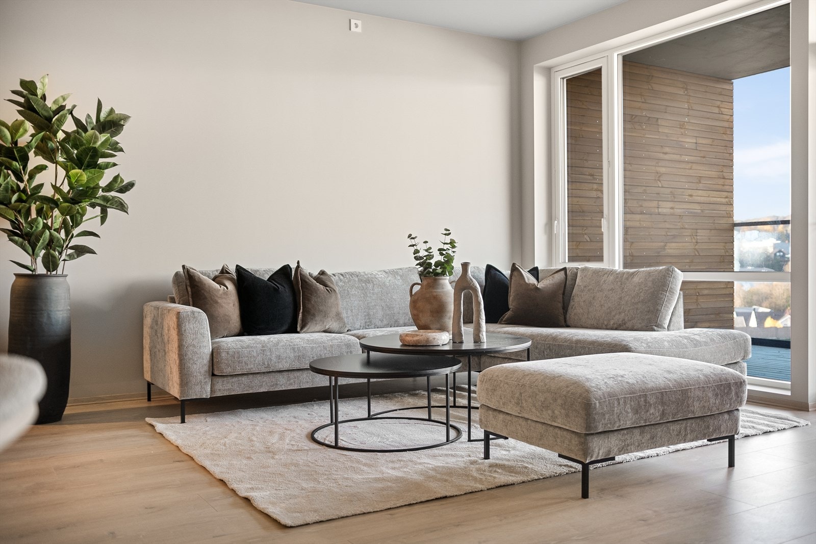 Kjøkken/stue-delen er på hele 41,1 kvm Galleribilde