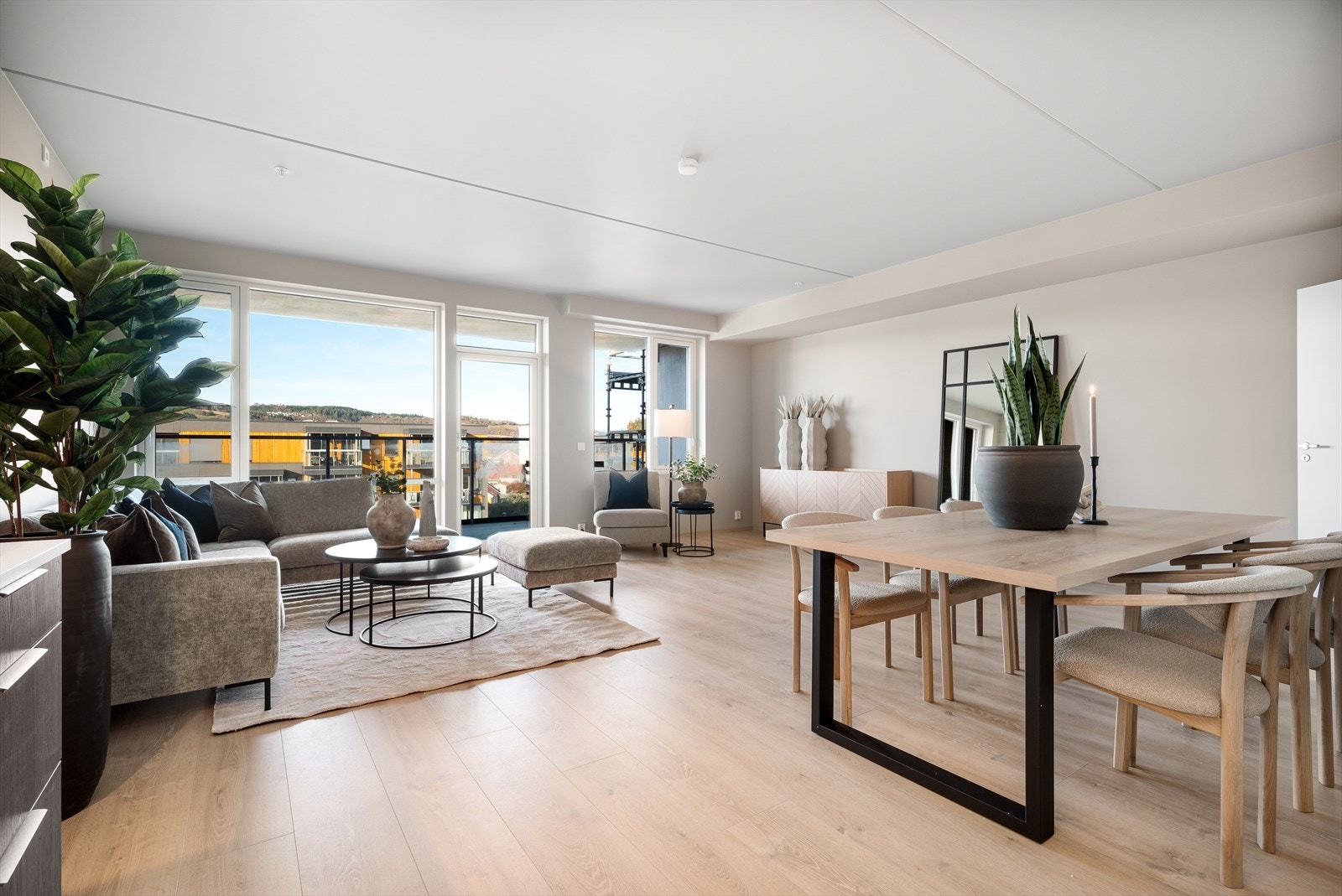 Ønsker du en enklere hverdag, uten å bry deg for vedlikehold, snømåking eller plenklipping? Det blir enkelt og fint å bo på Melhustunet! Galleribilde