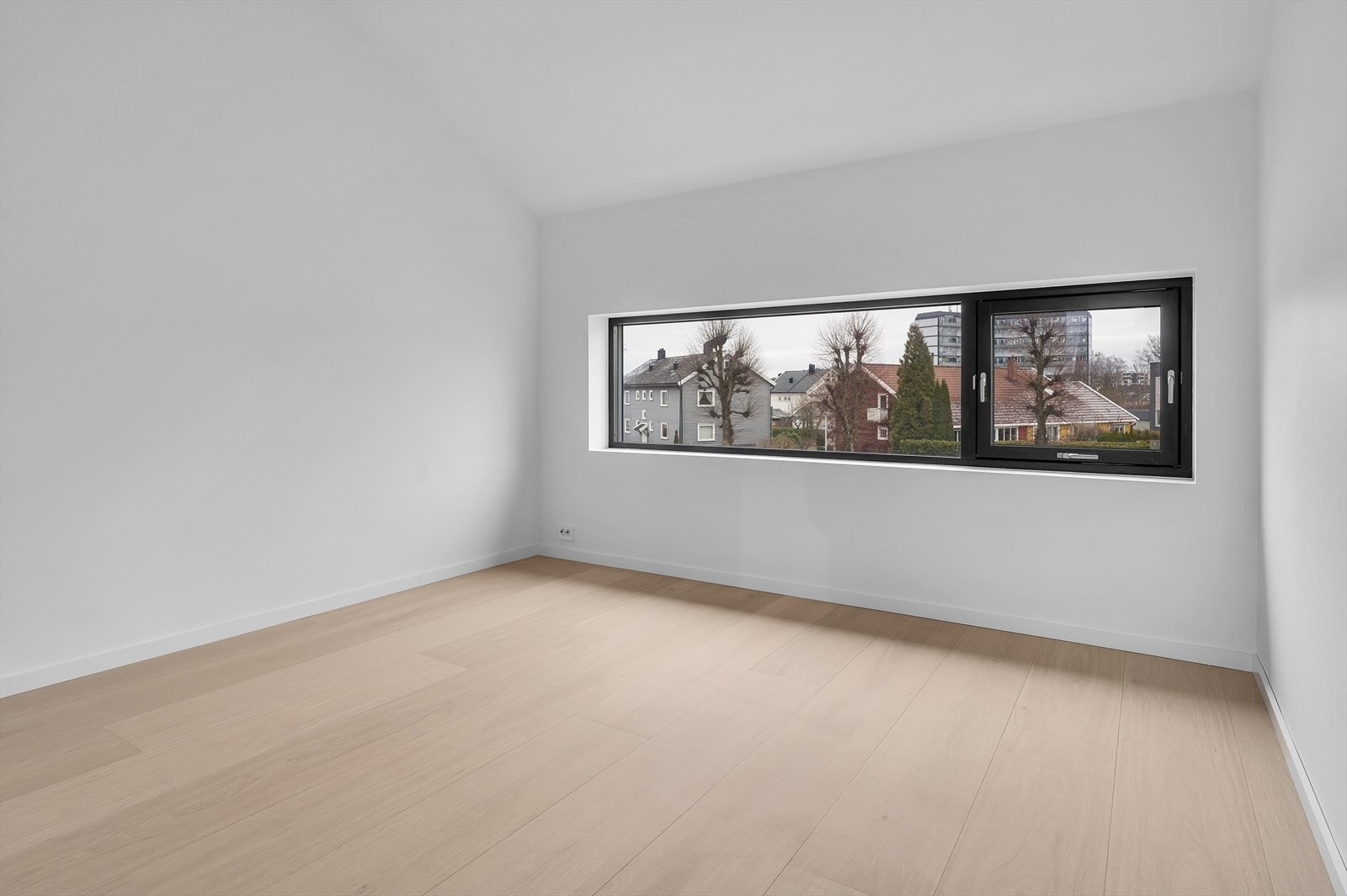 Foto fra Kongsgård Hageby 5 - Listfritt og lysmalt. 1-stavs eikeparkett. Galleribilde