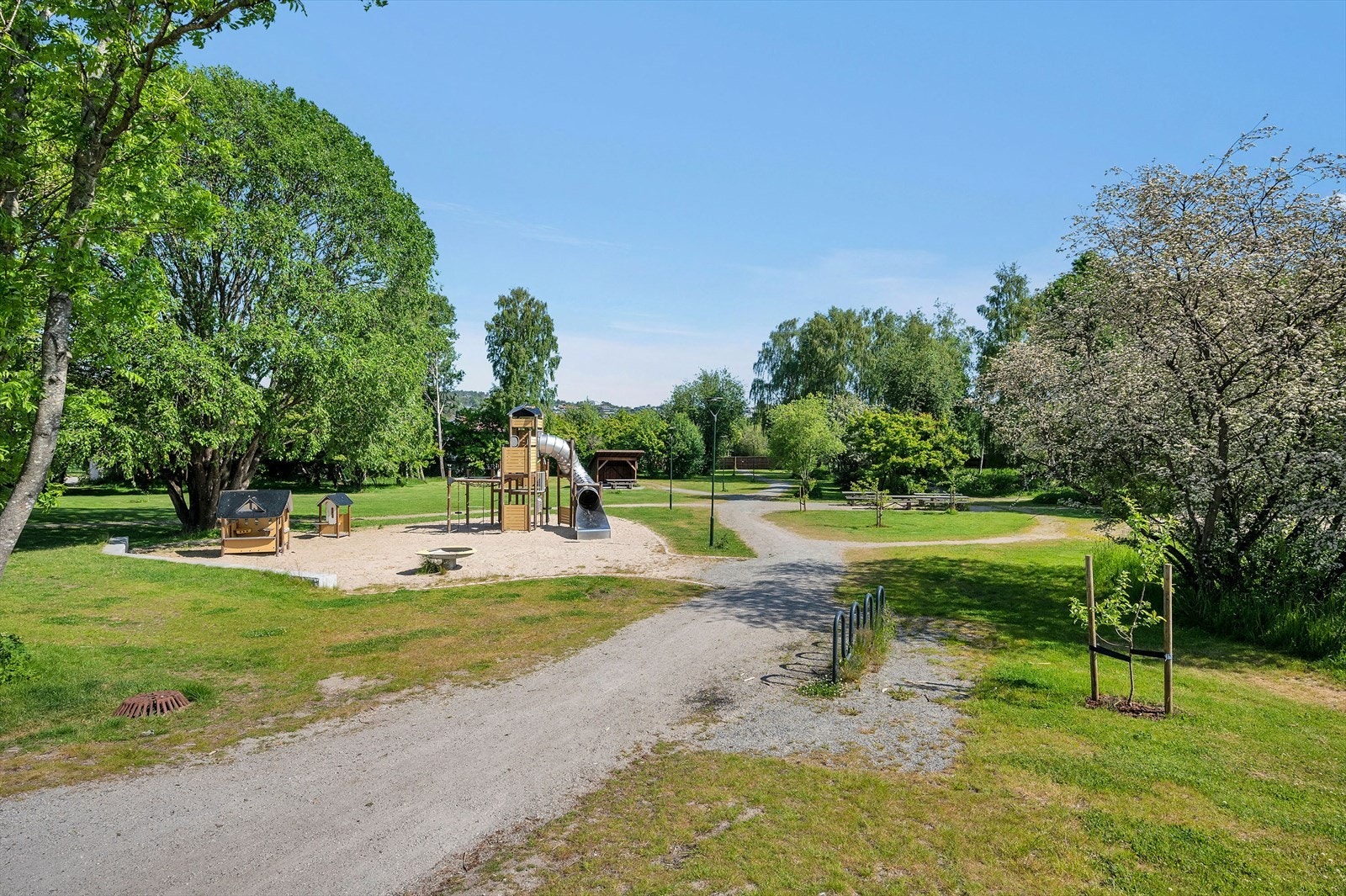 Jungelen med gøyale lekeapparater Galleribilde