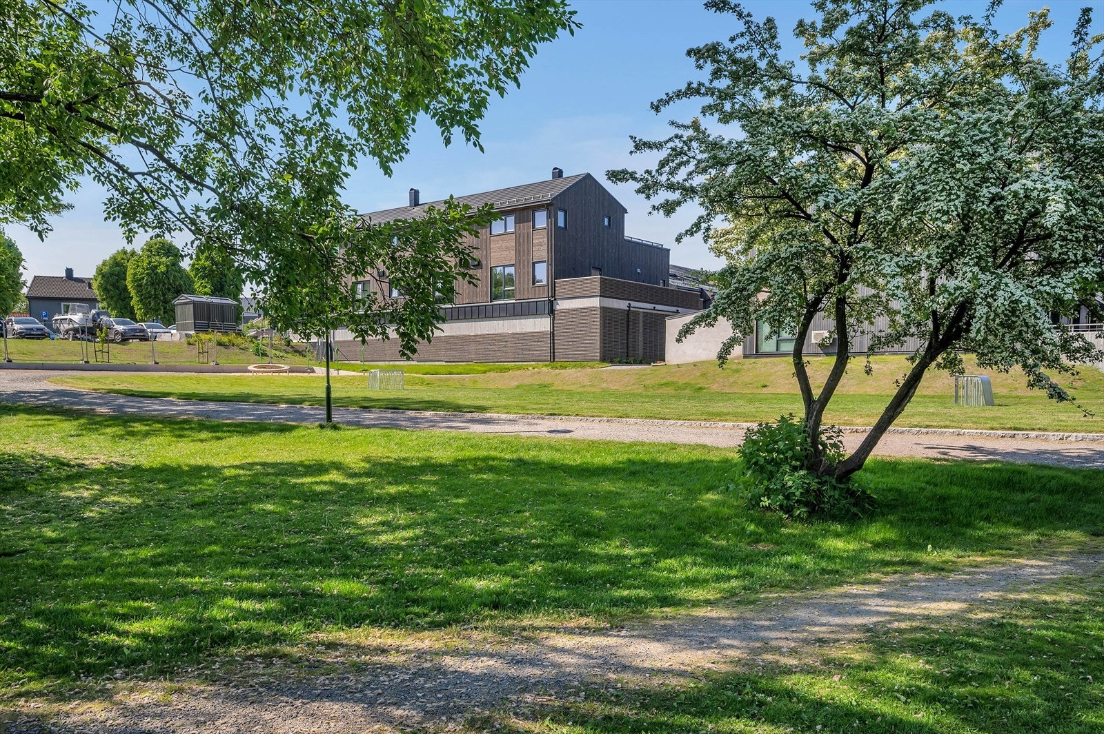 Grenser mot stort grøntareal Galleribilde