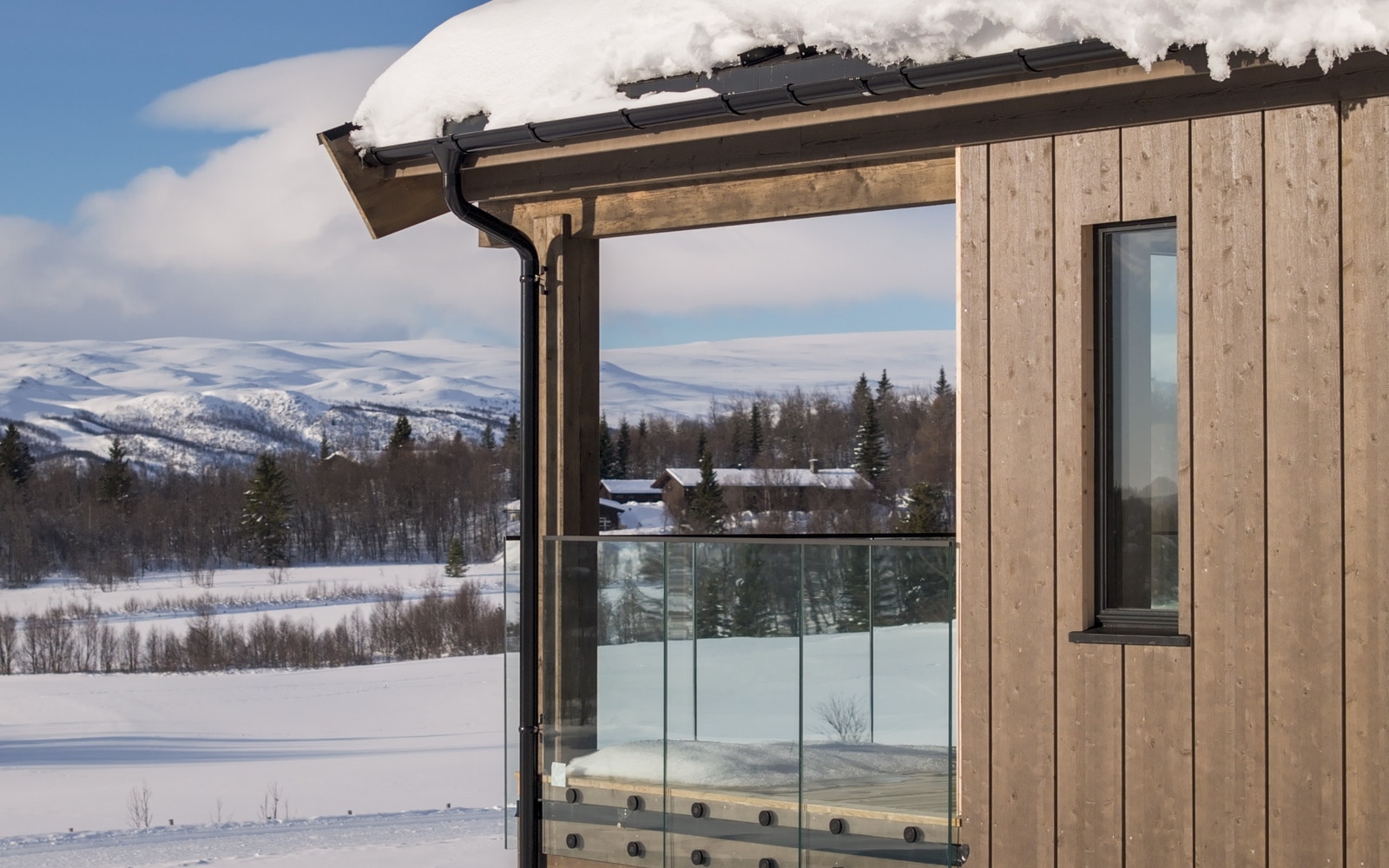 Leilighetene i 2.etg. har glassrekkverk på verandaen Galleribilde