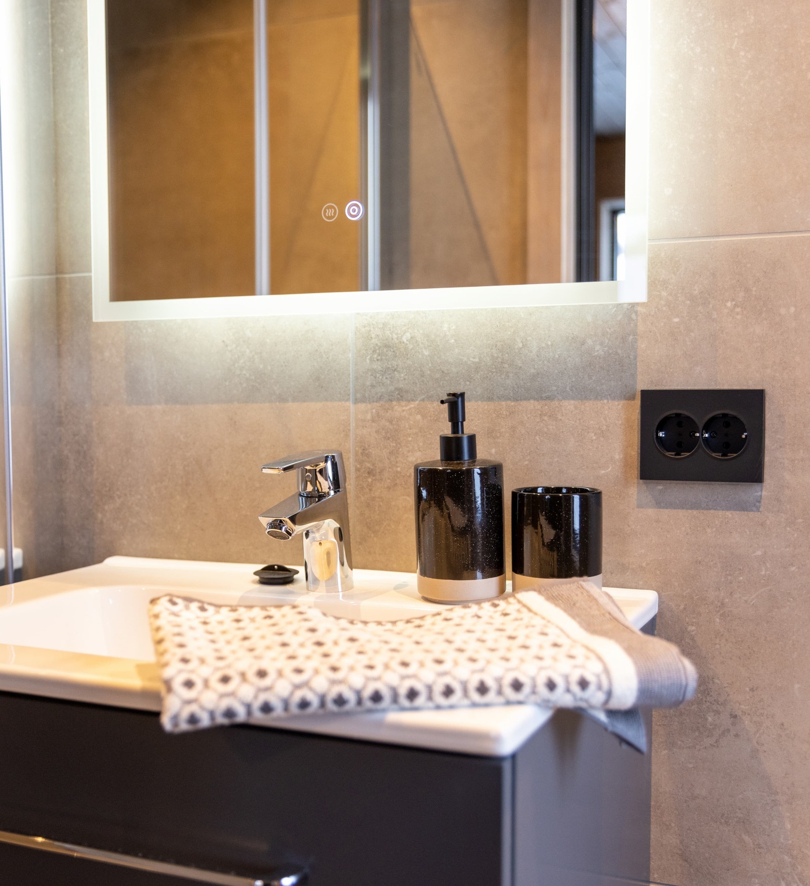 Innbydende og moderne bad Galleribilde