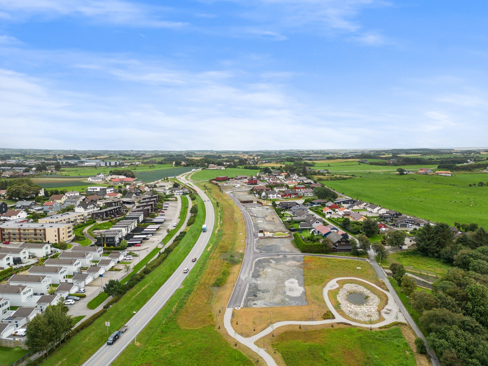 Feltet vil bestå av 60 boenheter fordelt på eneboliger, små og store rekkehus og leiligheter. Galleribilde