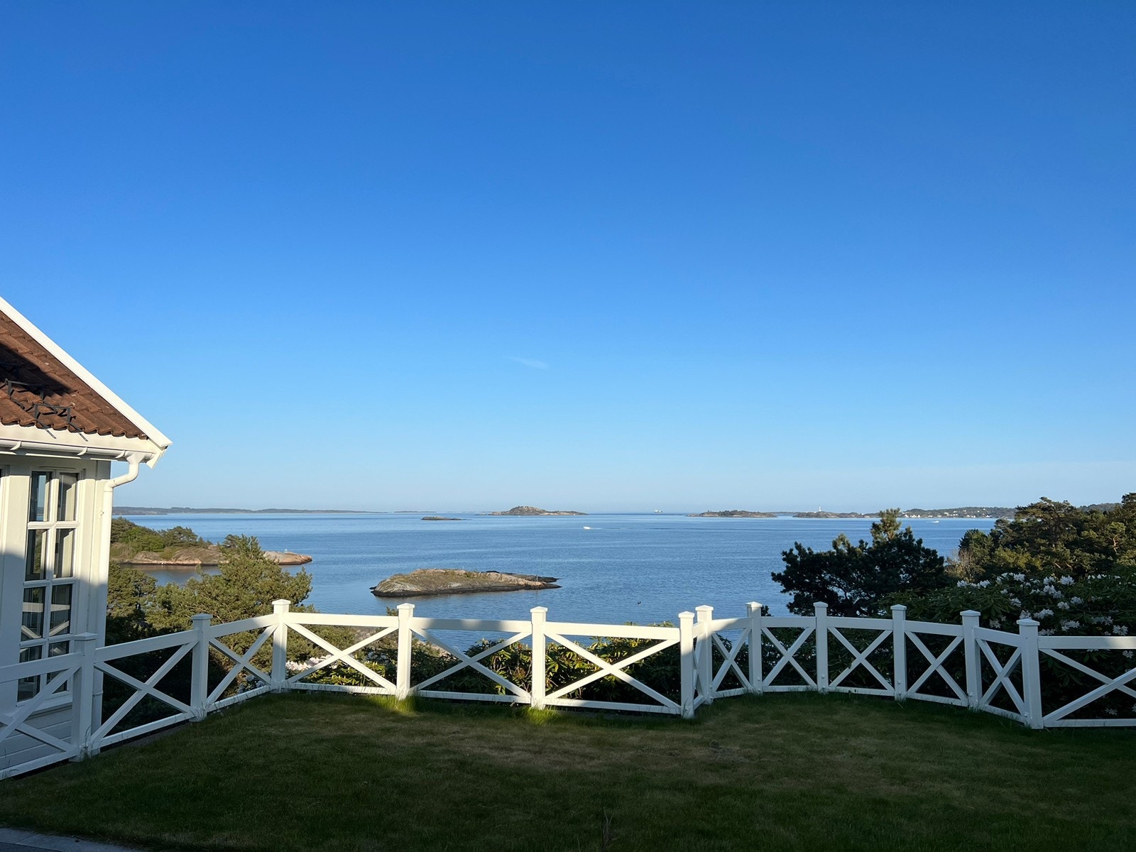 Utsikt mot havet og Oksøy fyr Galleribilde