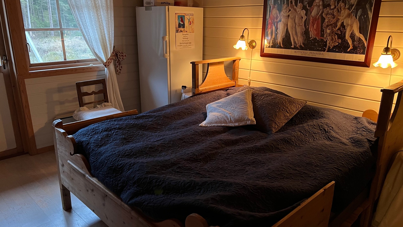 Soverom 1 med stor dobbelseng Galleribilde