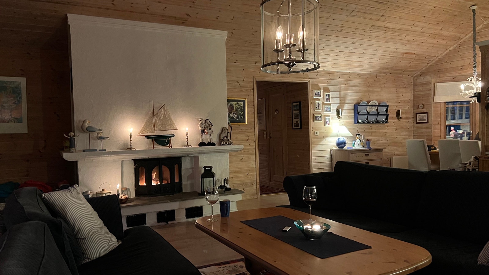 Sofagruppen med peis Galleribilde