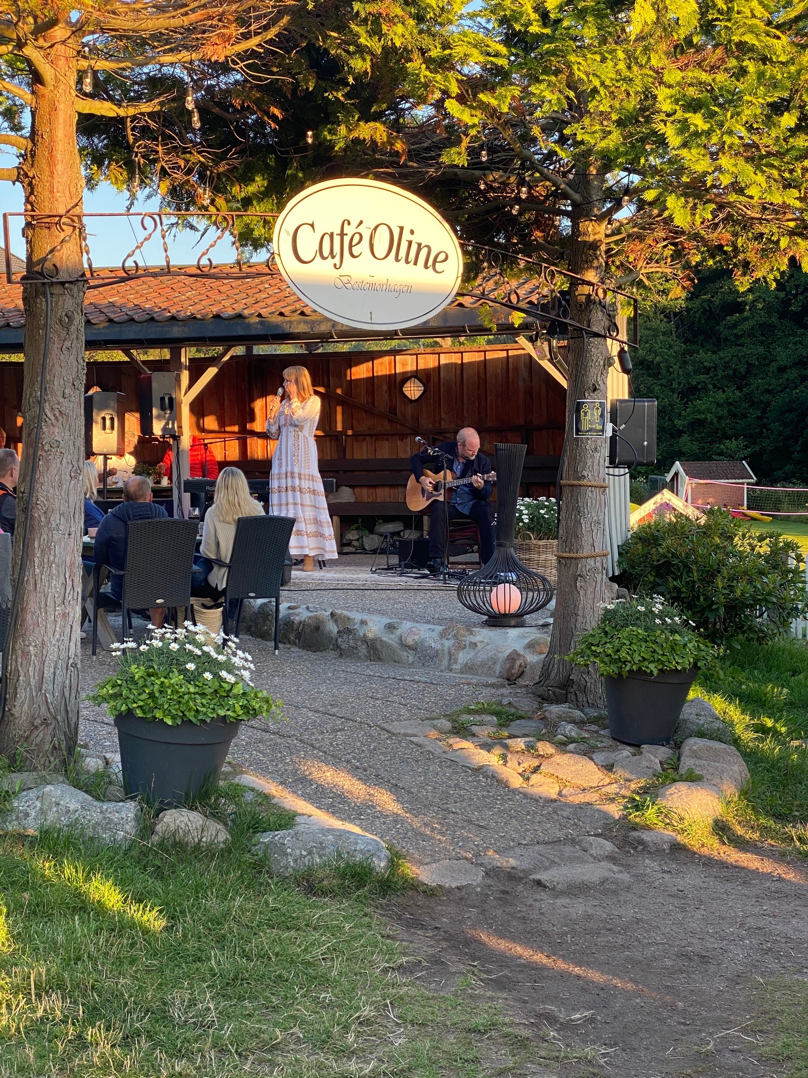 Café Oline med konserter og Quiz Galleribilde