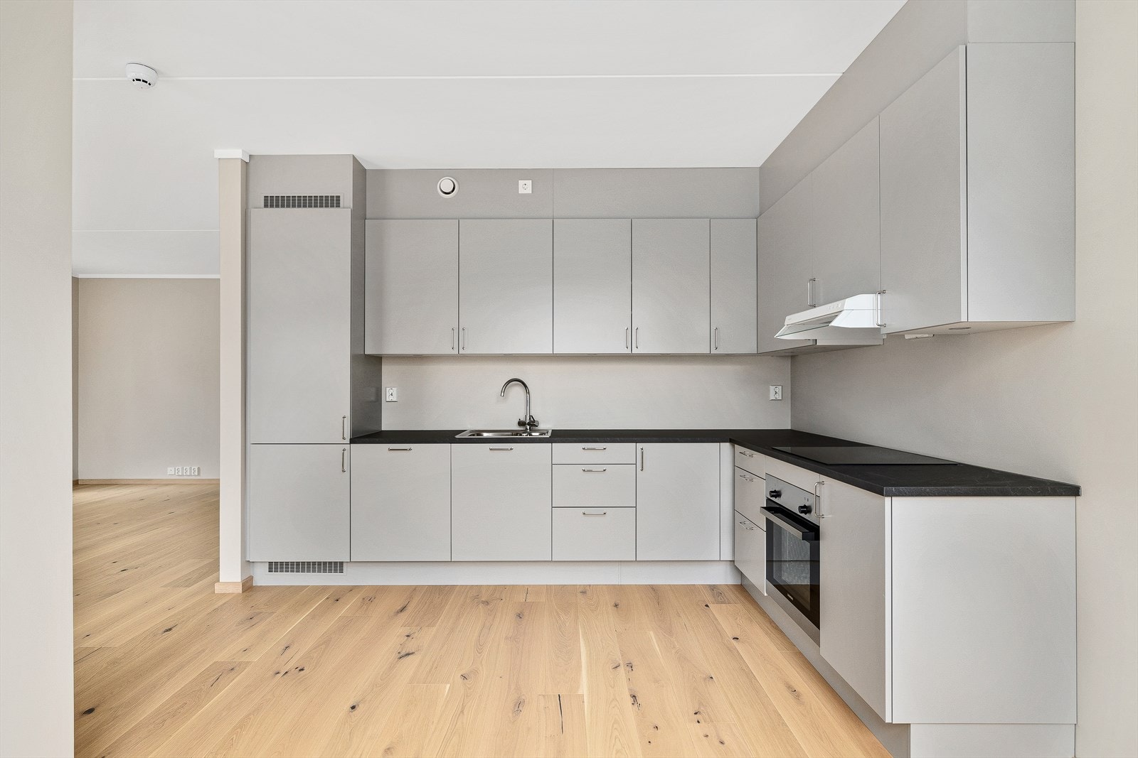 Kjøkken fra HTH med integrerte hvitevarer. Galleribilde