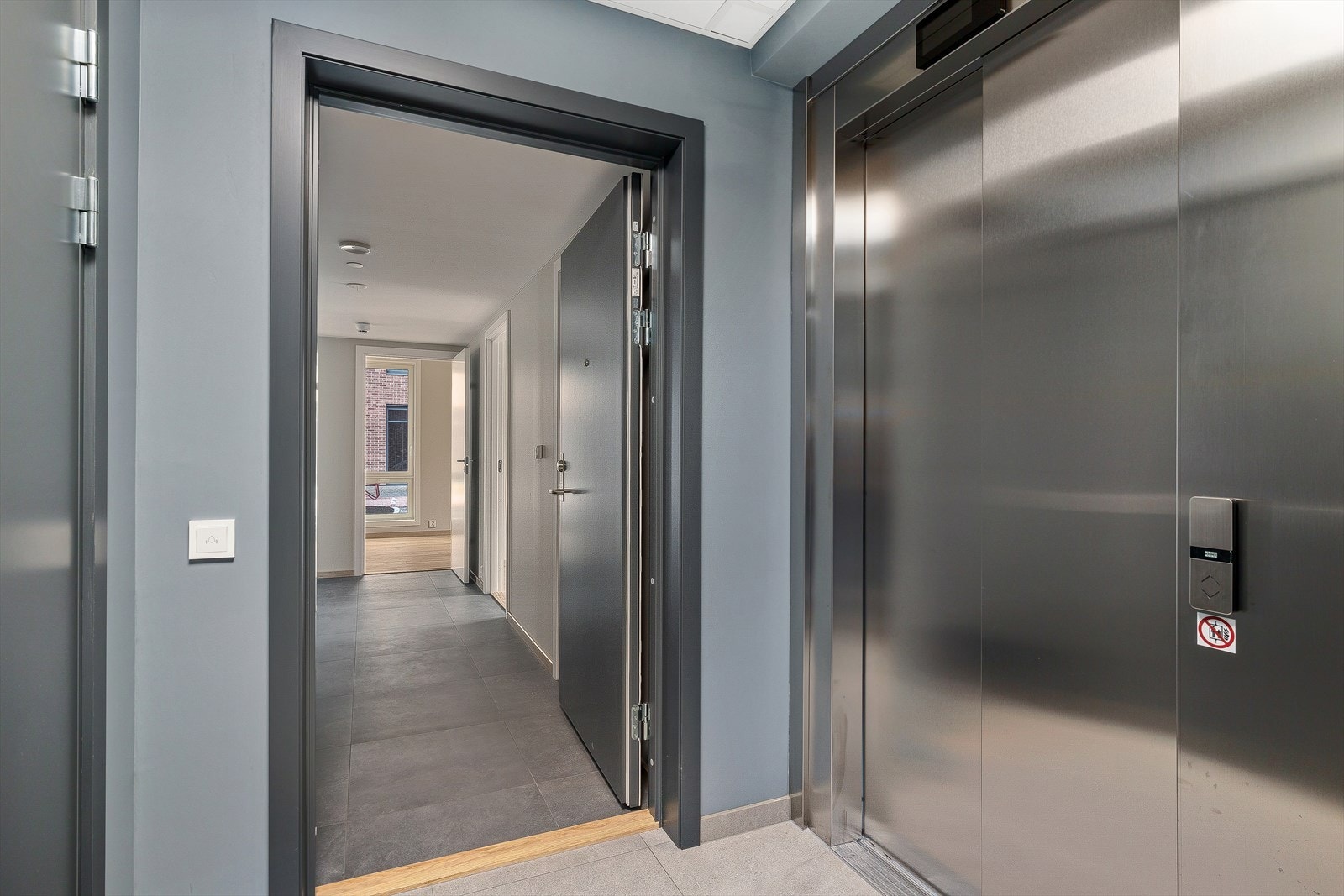 Her kan du gjerne ta heisen ned til p-plassen og boden i garasjekjelleren. Galleribilde