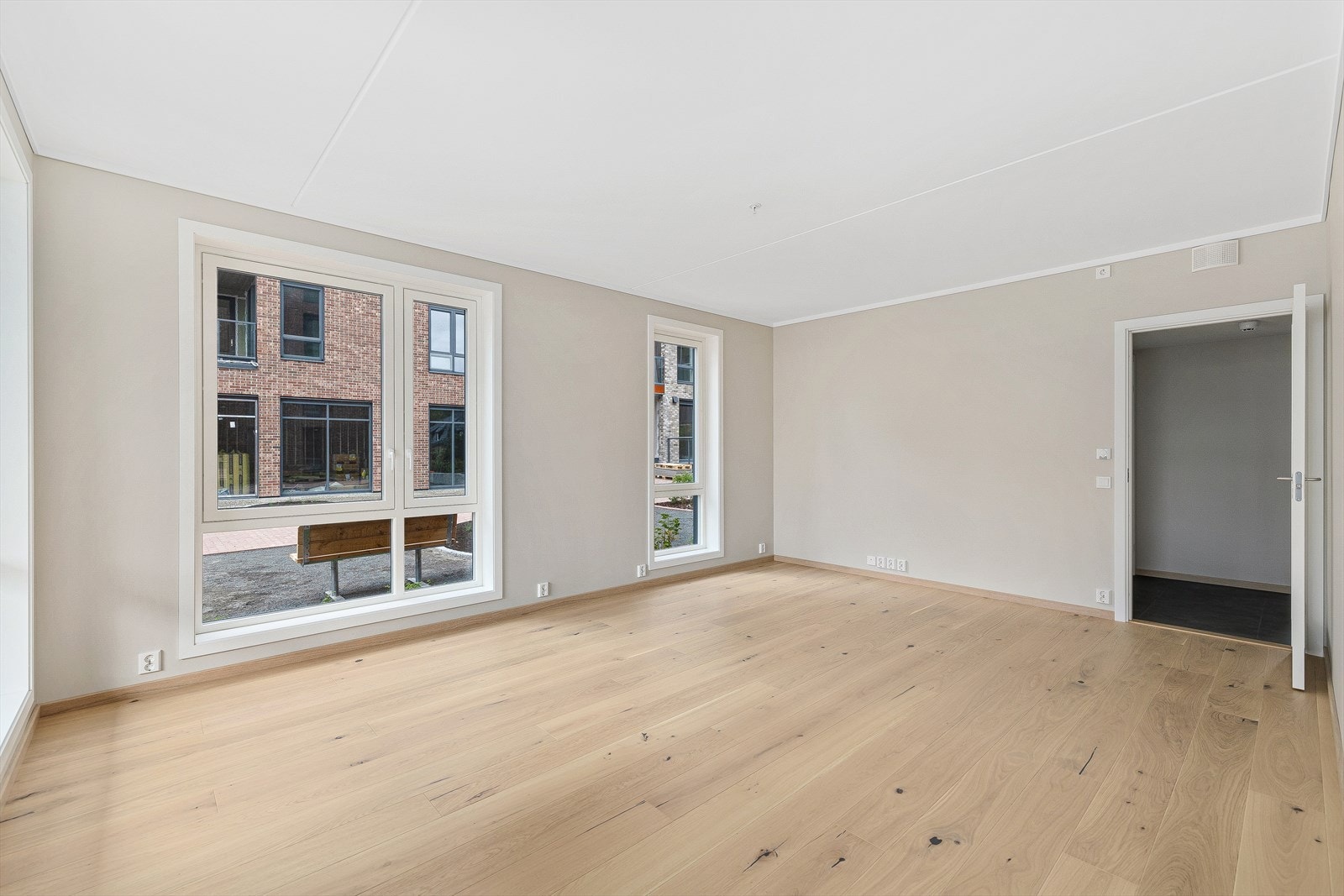 Moderne - lyst - nytt. Vannbåren gulvvarme. Galleribilde