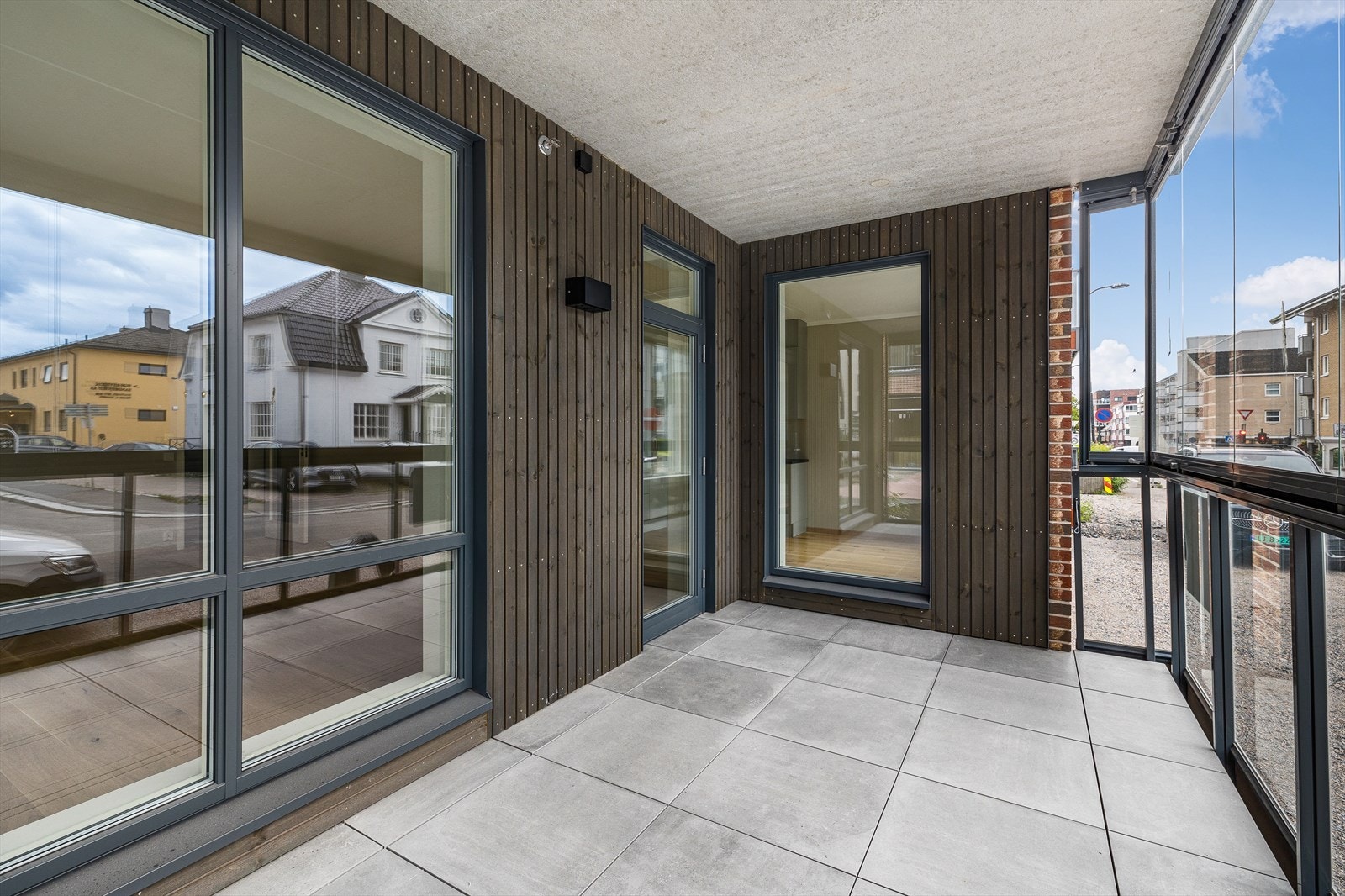 Flott innglasset balkong på ca. 11 kvm. Galleribilde