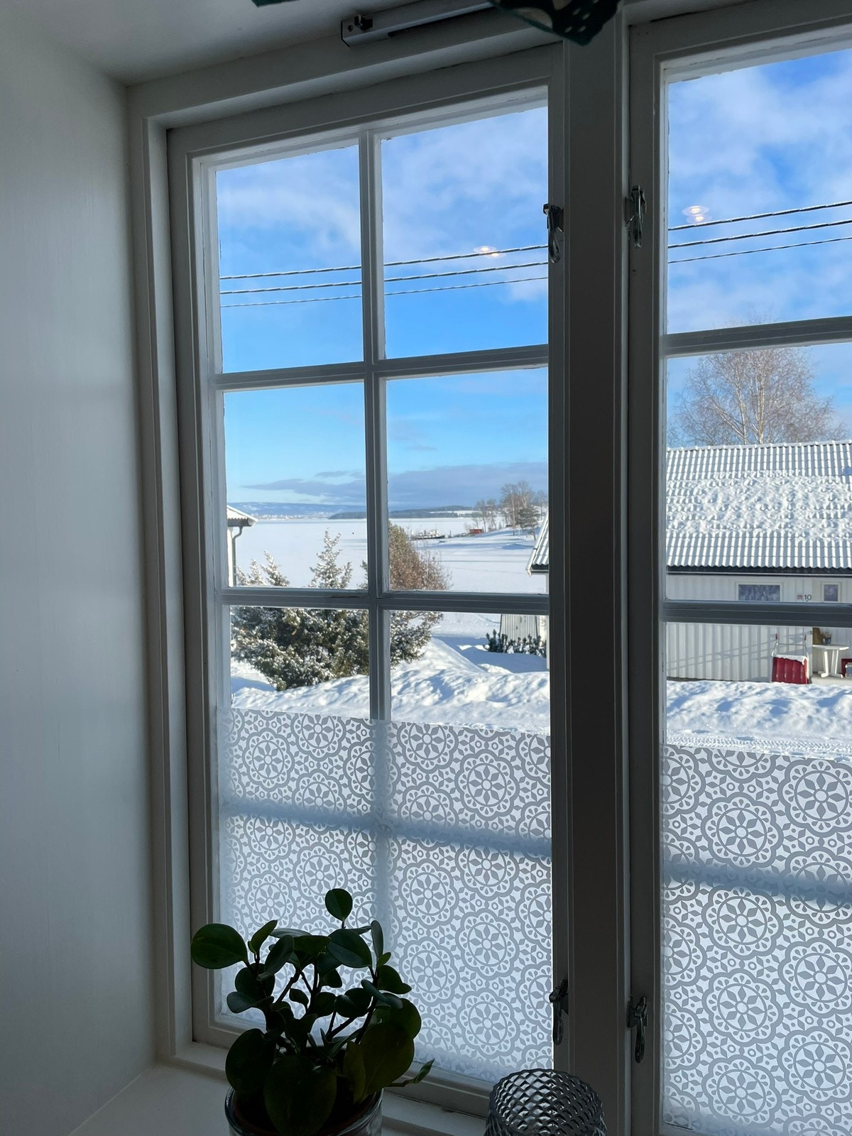 Mjøsutsikt fra kjøkkenbenken, foreløpig is😅 Galleribilde