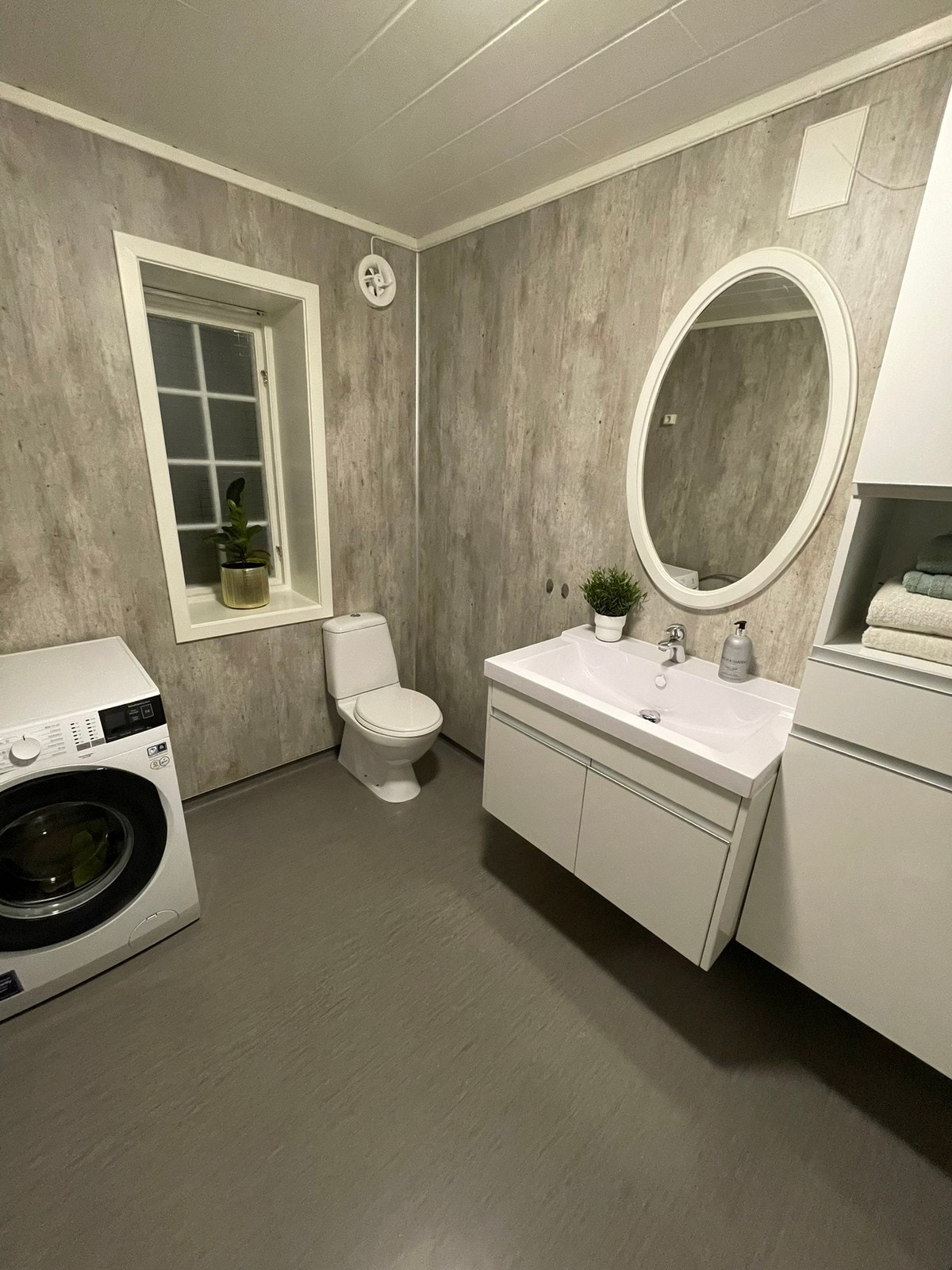 Koselig bad, ny vaskemaskin Galleribilde