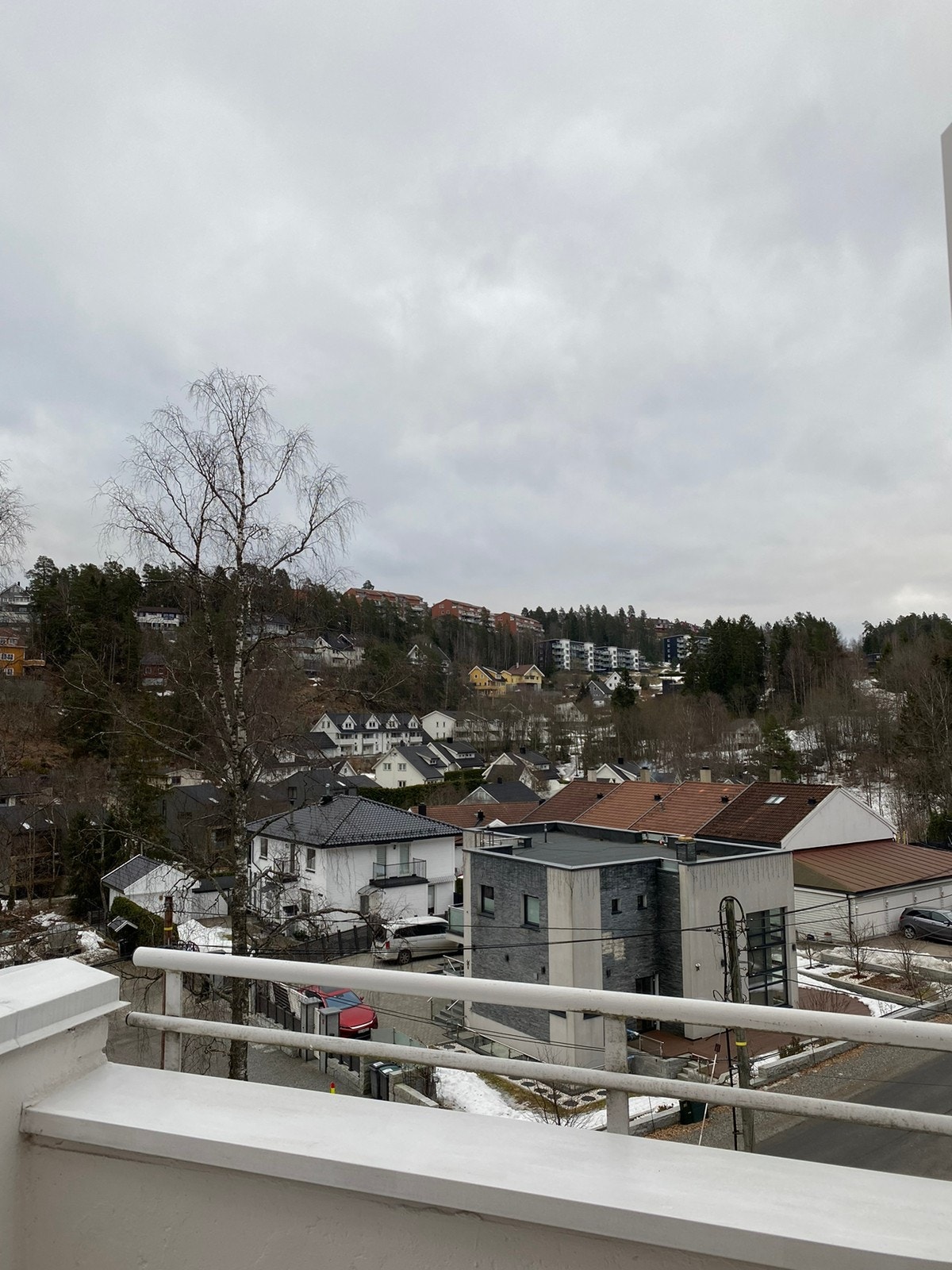 Godt utsyn over dalen fra balkongen i øverste etasje Galleribilde