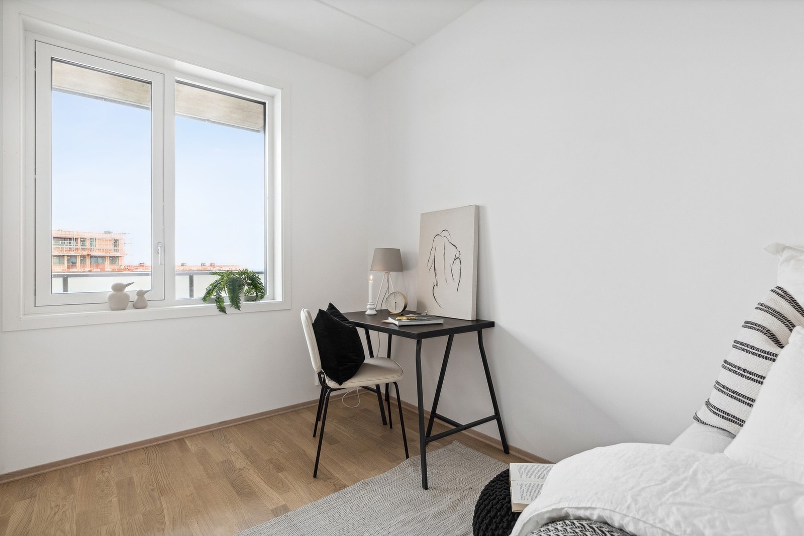 Det medfølger en parkeringsplass i parkeringskjeller. Galleribilde