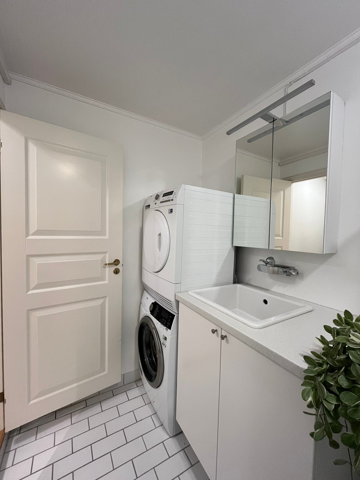 Baderom og vaskerom samlet, oppgradert 2024. Galleribilde