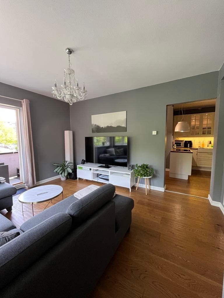 stue mot kjøkken Galleribilde