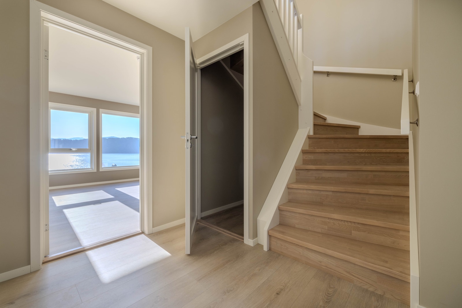 Fin tidlaus trapp - farge trinn er tilpassa golvet som er valgt Galleribilde