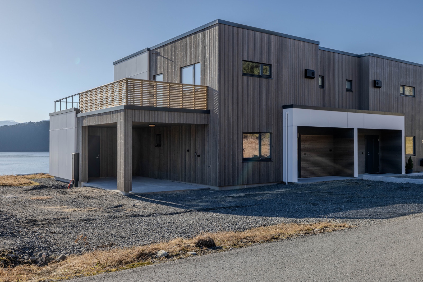 Super løysing med stor takterrasse over carport Galleribilde