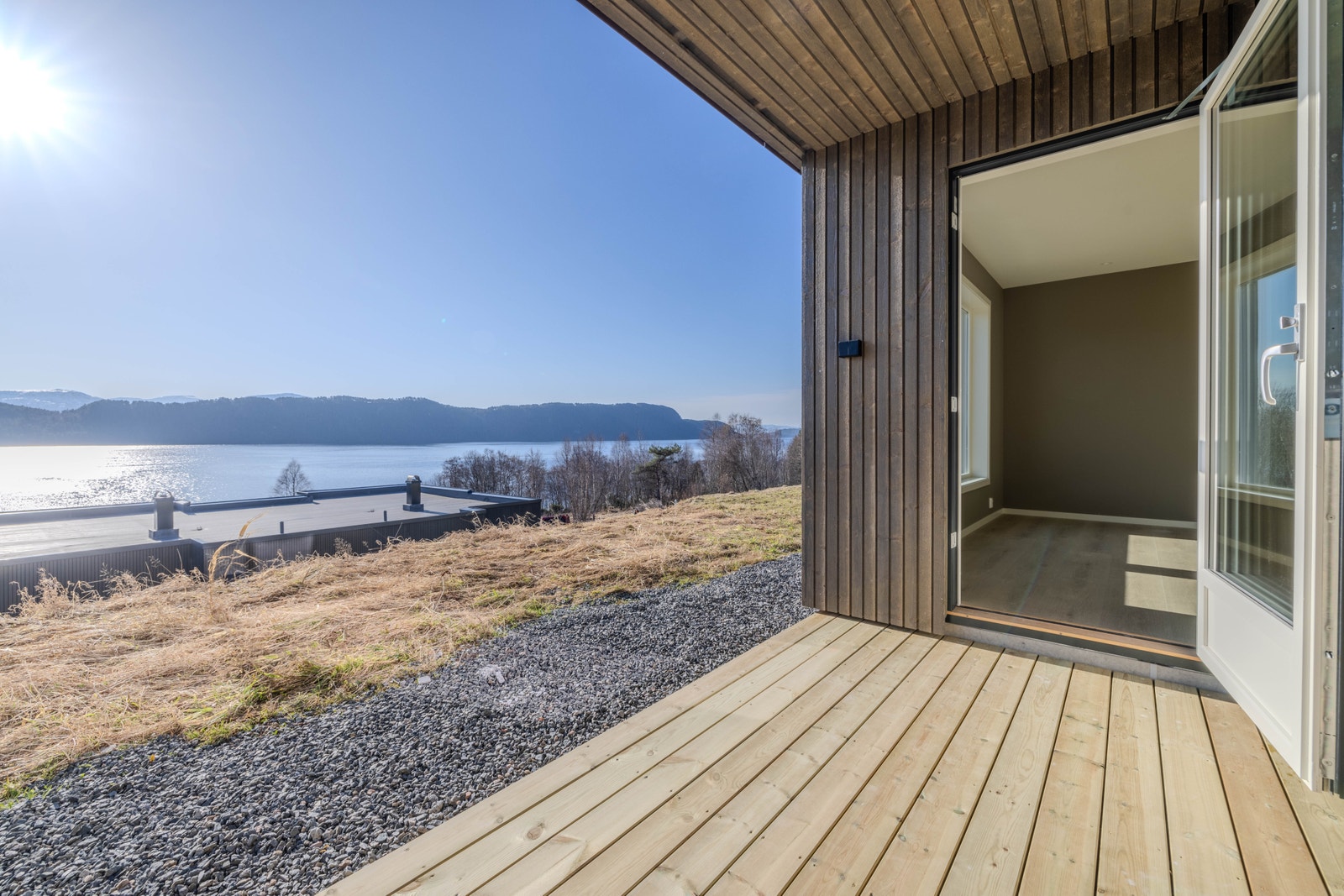 Markterrassen har utgang frå kjellerstue. Galleribilde