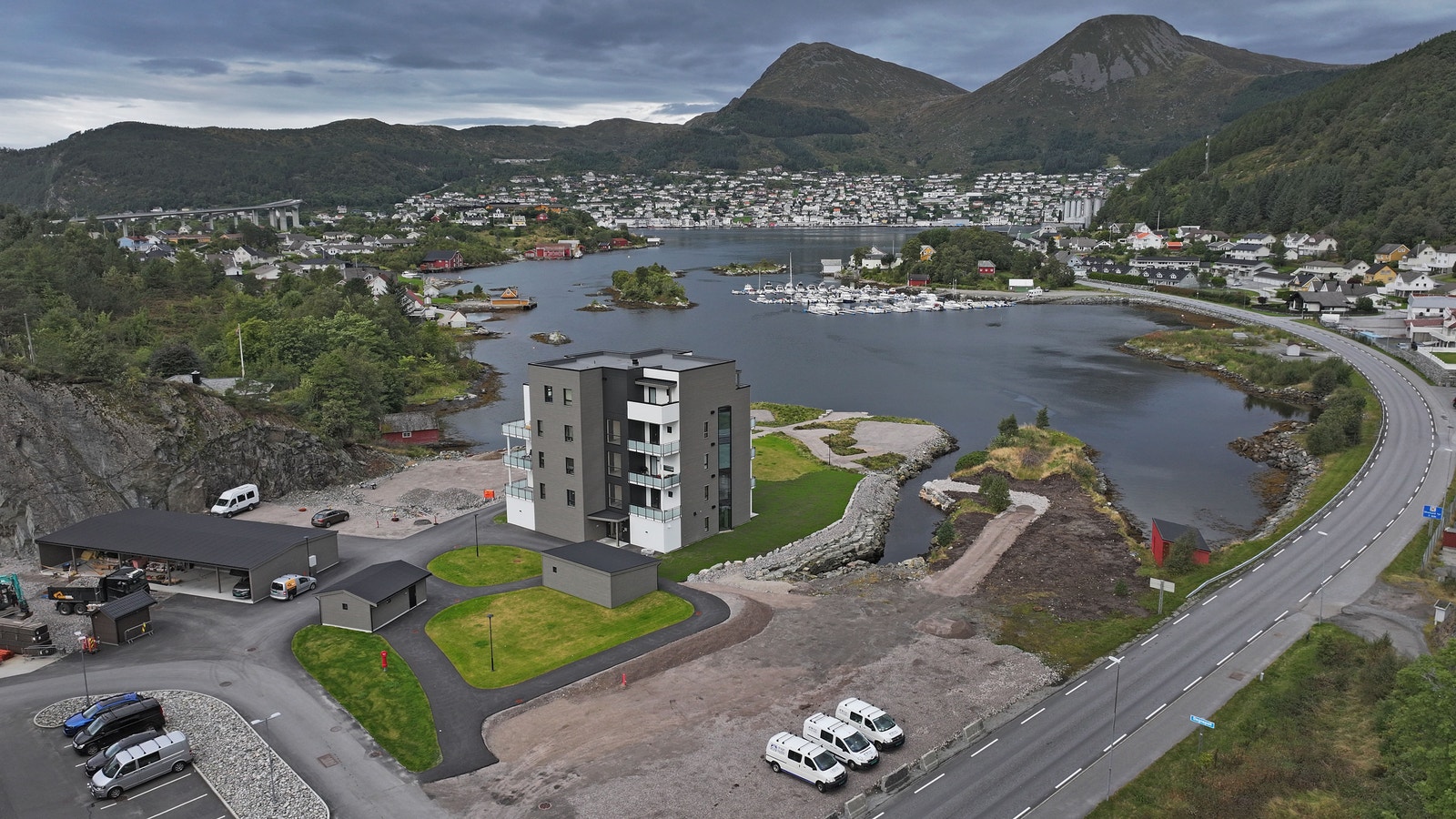 Solvang Boligpark med utsikt mot Måløy Galleribilde